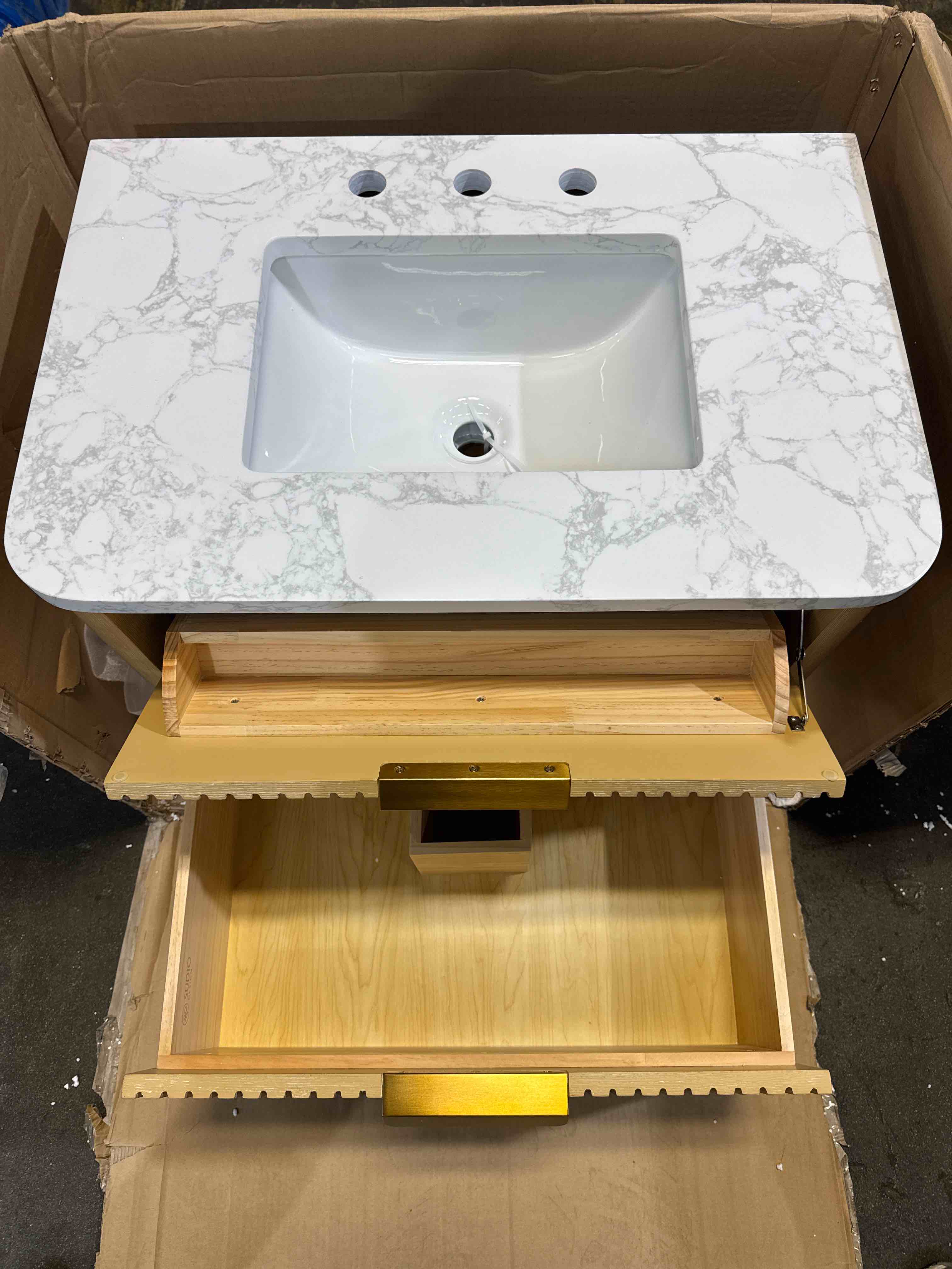 Condition photo showing New/Like New for Liljan 30'' Wall-Mounted Single Bathroom Classic Oak Vanity with Arabescato Engineered Stone Top With A U-Shaped Dovetail Drawer to Accommodate Plumbling, Overall Dimensions 20'' H X 30'' W X 20'' D