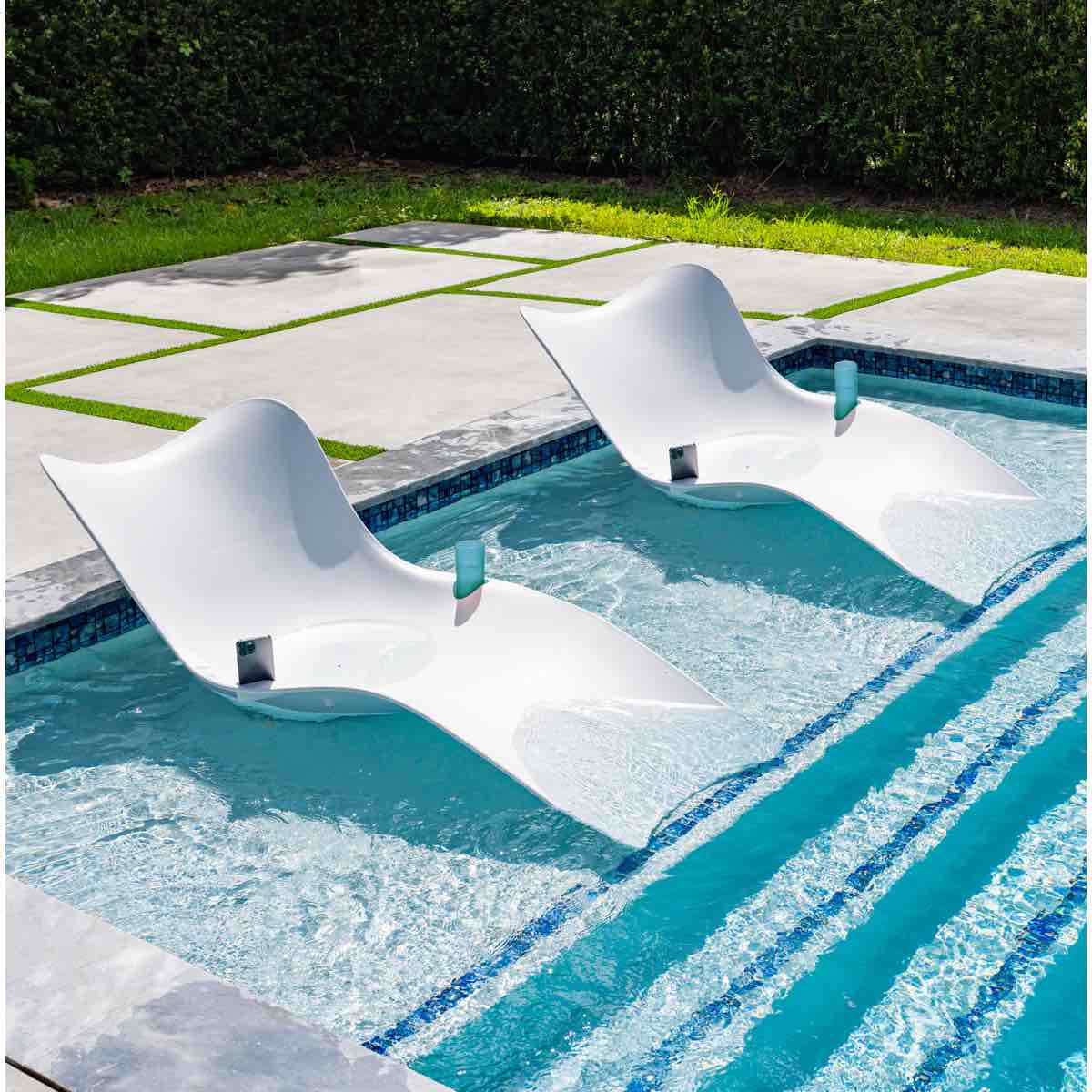 Condition photo showing New/Like New for Wave Panama Jack Wave In-Pool Chaise Lounger (Set of 2) 28'' H X 33.5'' W X 72'' L