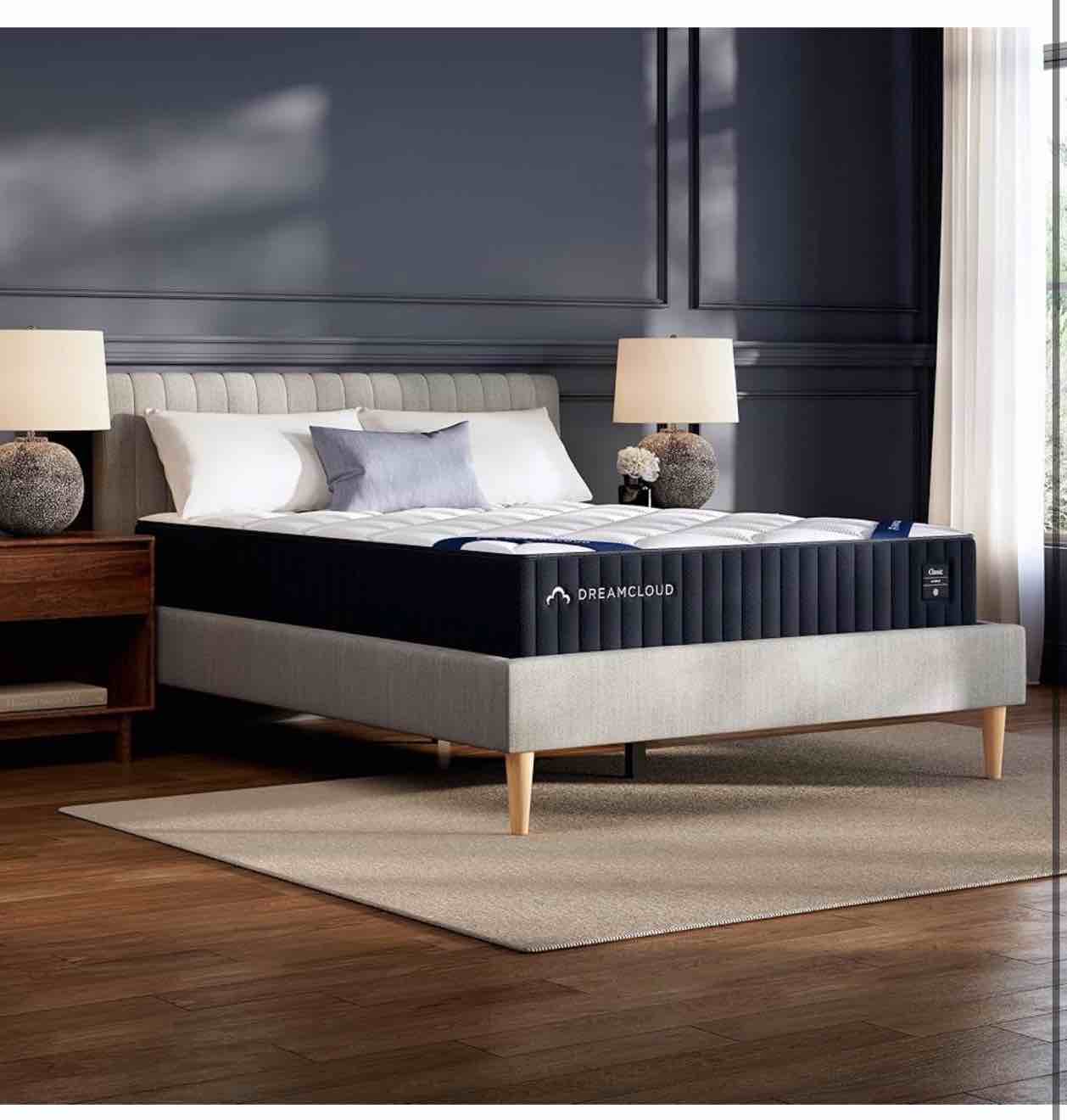 DreamCloud Classic 12" King Mattress - Luxury Hybrid Gel Memory Foam, Relieves Back Pain, CloudQuilt Top, 6 Layers Of Comfort, Fiberglass Free, Overall Mattress Dimensions 	80"L x 76"W x 12"Th