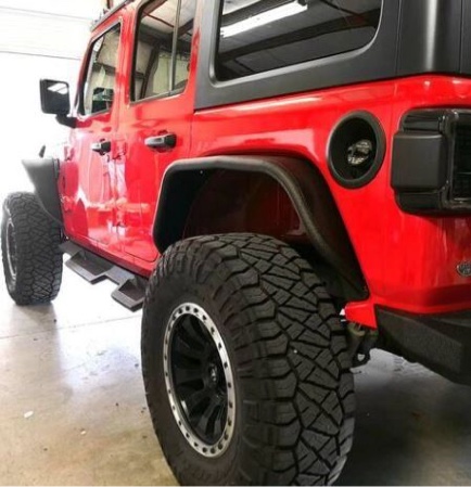 Jeep Wrangler JL Steel Tube Flare Kit in Powder Coated Black. 4 × Fender Flares(Passenger and Driver Sides) 1 × Mounting Hardware Kit 1 × Installation Instruction 