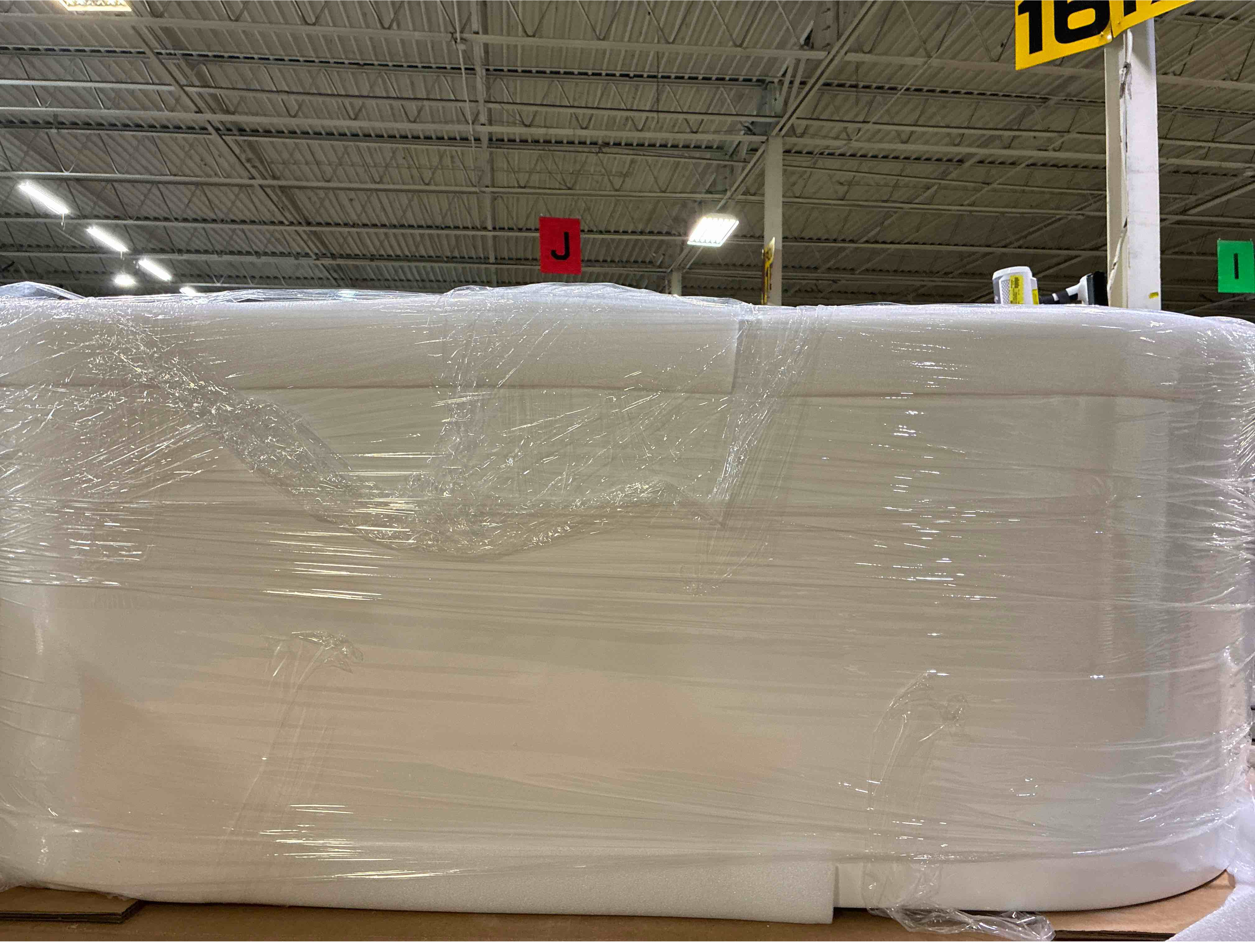Condition photo showing New/Like New for woodbridge 66-1/2" x 31-7/8" whirlpool water jetted and air bubble freestanding heated soaking combination bathtub with chrome hardware, 66.5 in actual length 31.88 in actual width 31.75 in actual height