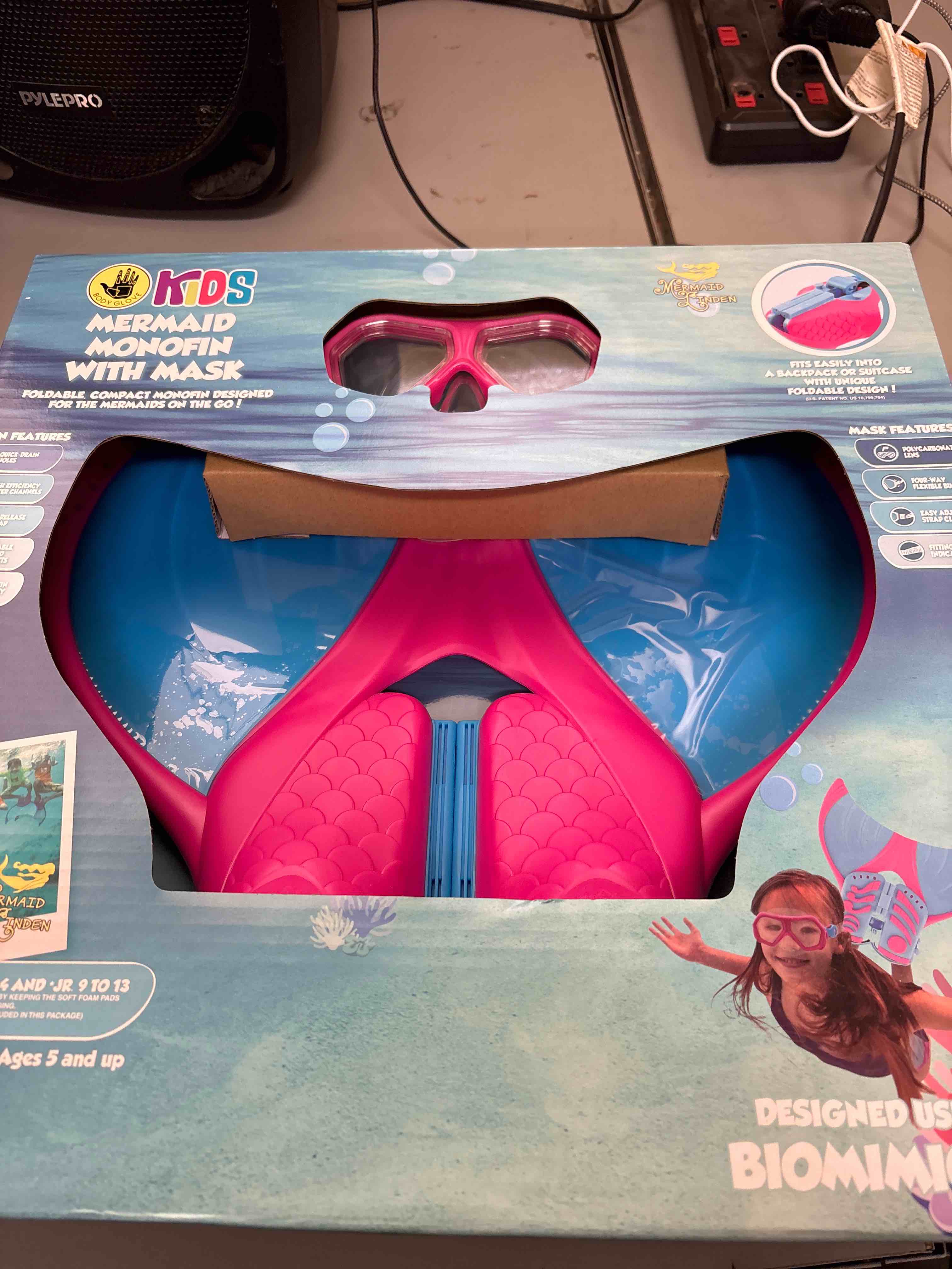 Condition photo showing New/Like New for Body Glove Mermaid Monofin with Mask Mermaid Linden Pink/Blue
