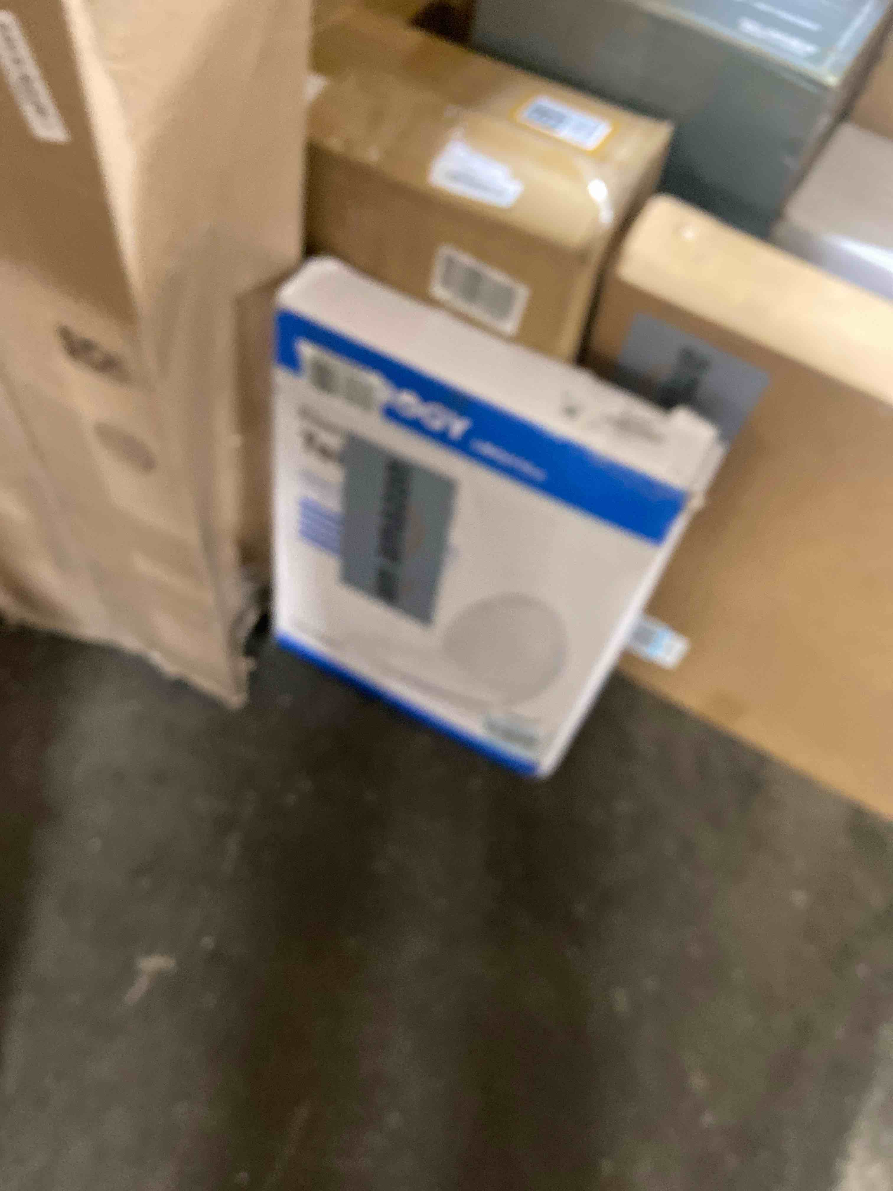 Condition photo showing New/Like New for WSSROGY Toilet seat Elongated with Slow Close Hinges, Four Bumpers Never Loosen and Easily Remove, Two Sets of Parts, Plastic, White Elongated White - Adult Seat