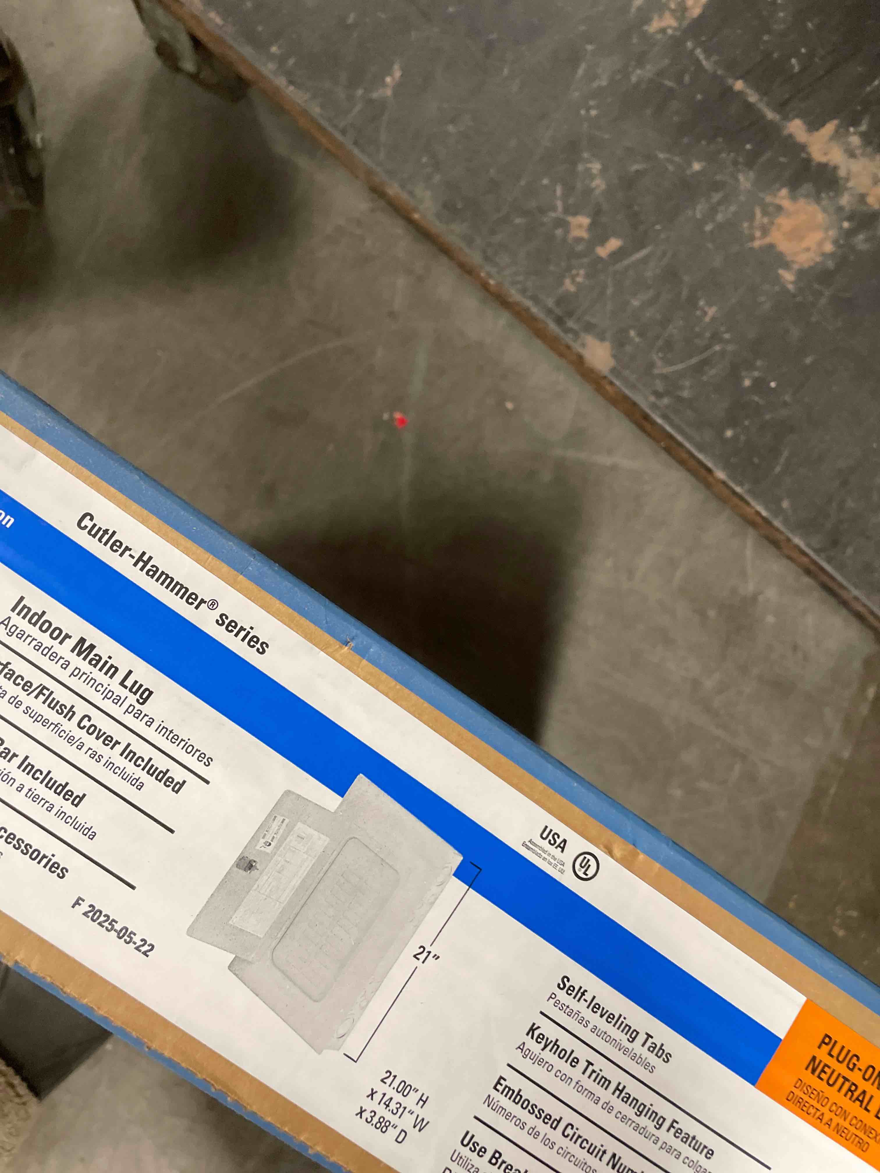 Condition photo showing New/Like New for Eaton BRP20L125G Type BR Single-Phase Loadcenter Box - 125A