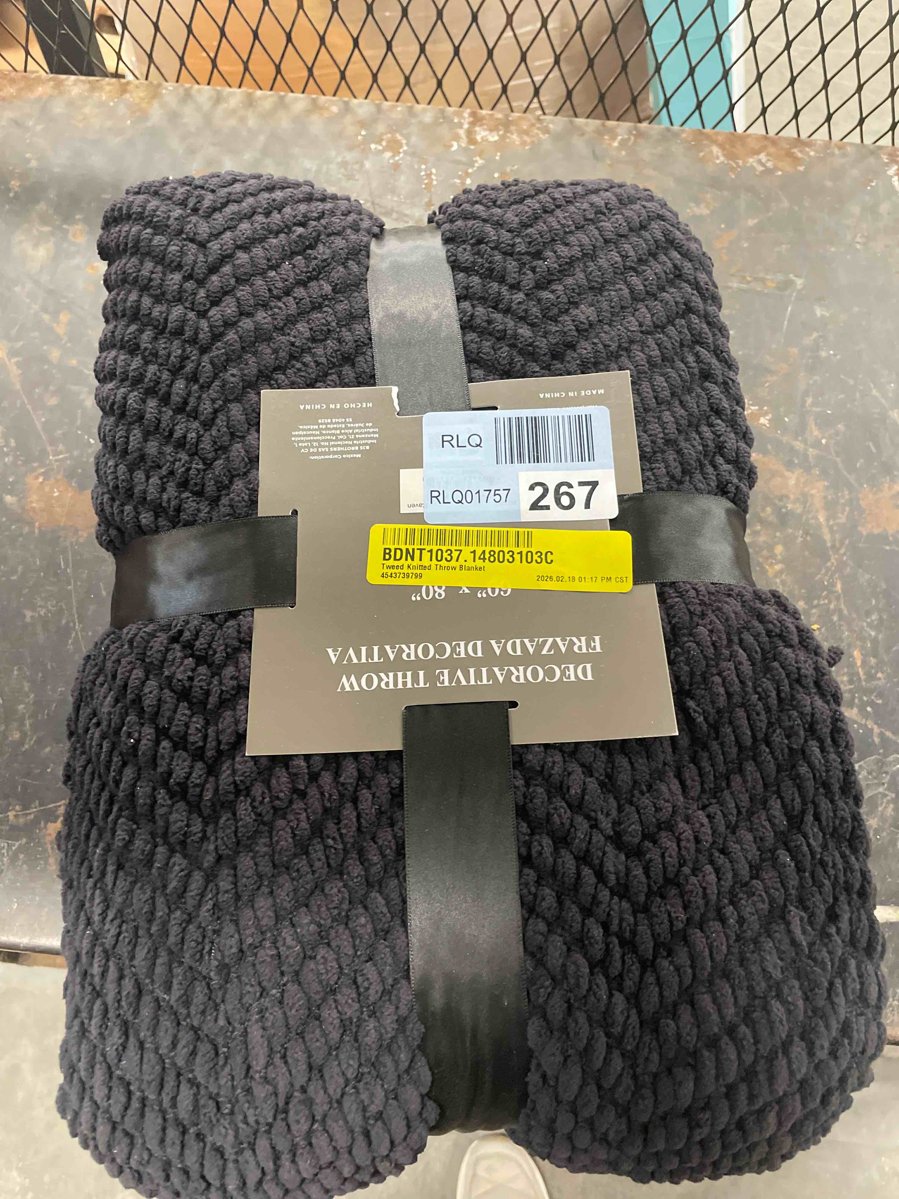 Condition photo showing New/Like New for (BLACK))Tweed Knitted Throw Blanket