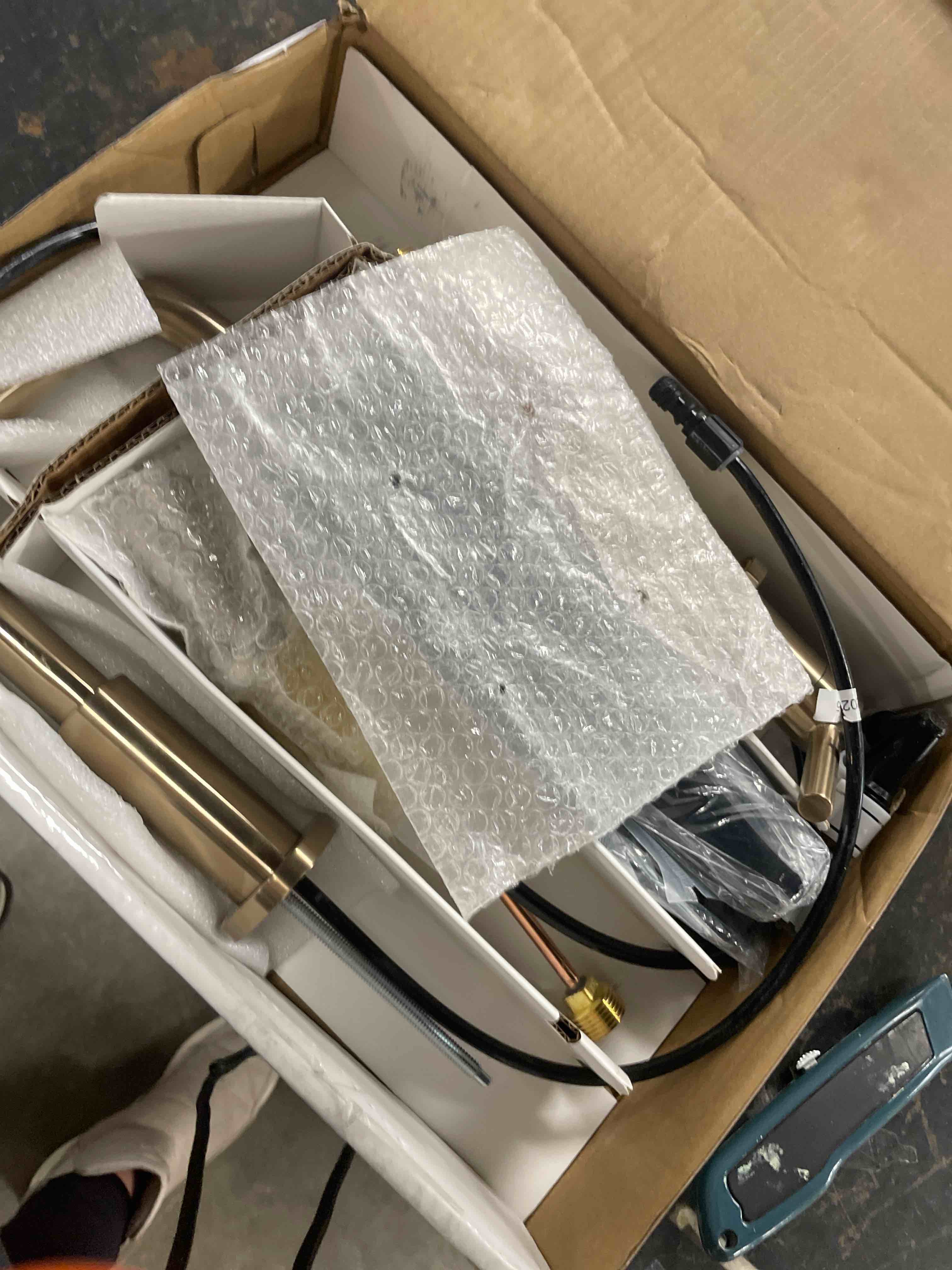 Condition photo showing New/Like New for Nicoli Pull-Down Widespread Bathroom Faucet, Pull Out Sprayer Batt