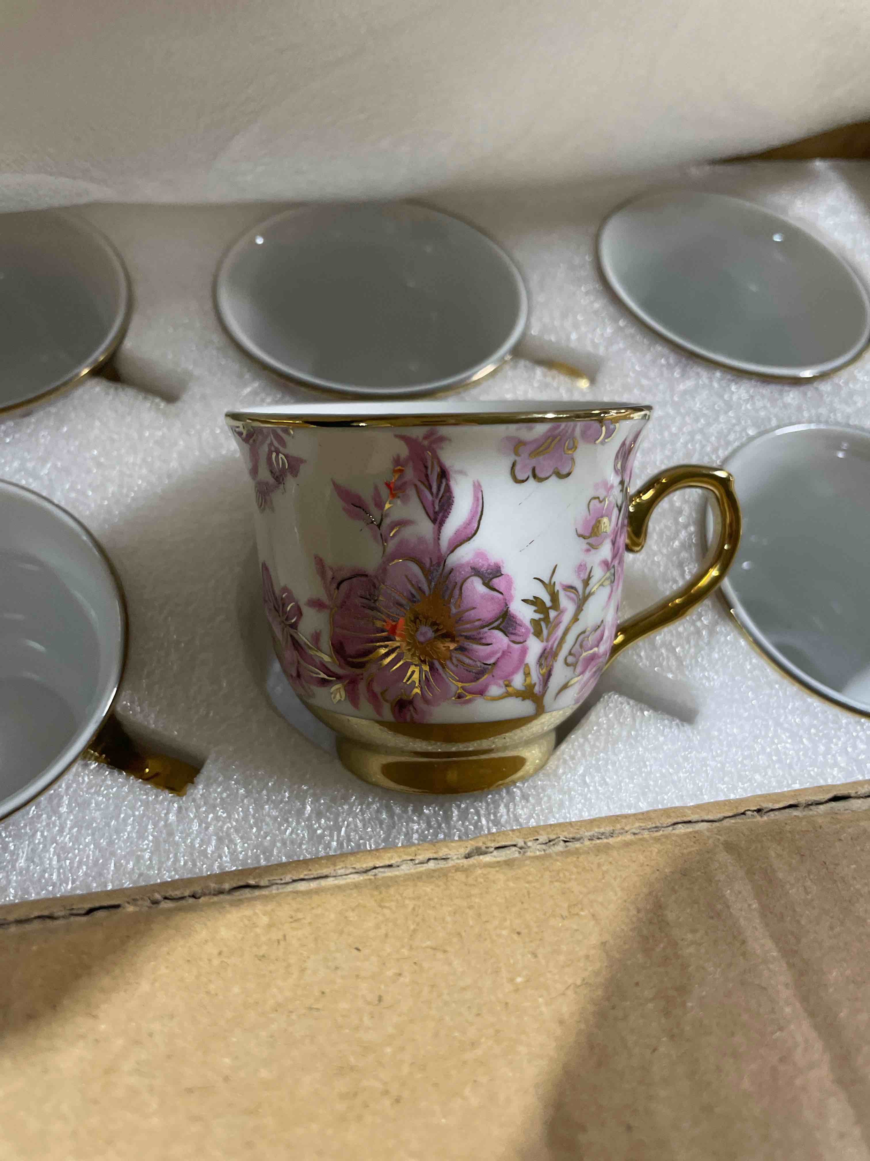 Condition photo showing New/Like New for CHANJOON tea sets Gold Plated Red Rose Ceramic Tea Set, Vintage Teapot Tea Sets Beautiful Tea Set Coffee Serving 6 People (Golden, Medium) Medium Golden
