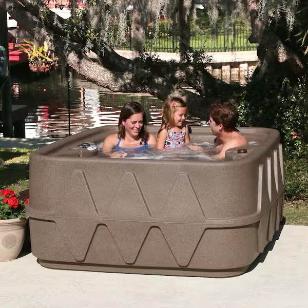4 Person Plug and Play Hot Tub (Row 21/22)