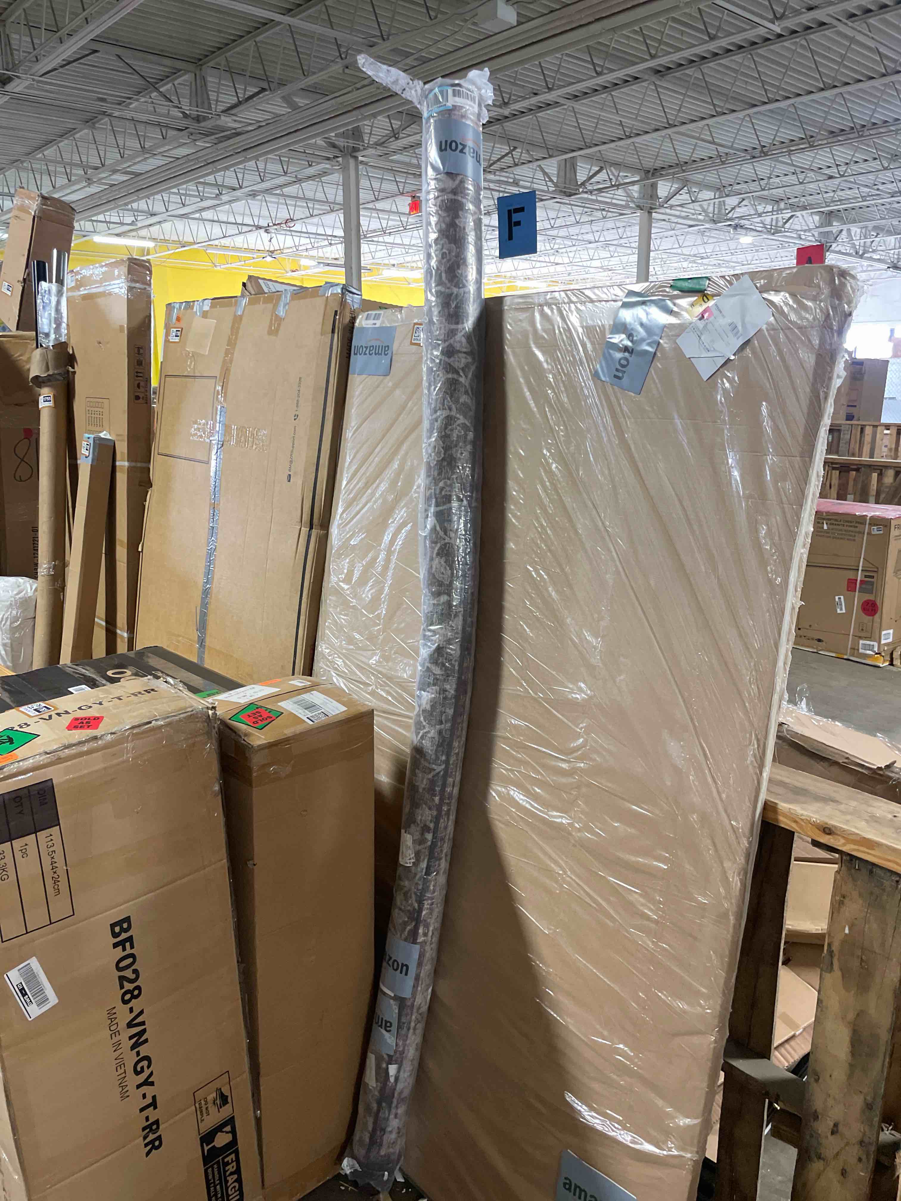 Condition photo showing New/Like New for Loloi Amber Lewis Josie Collection JOS-02 Earth/Natural 7'-6" x 9'-6" Area Rug Earth / Natural 7'-6" x 9'-6"