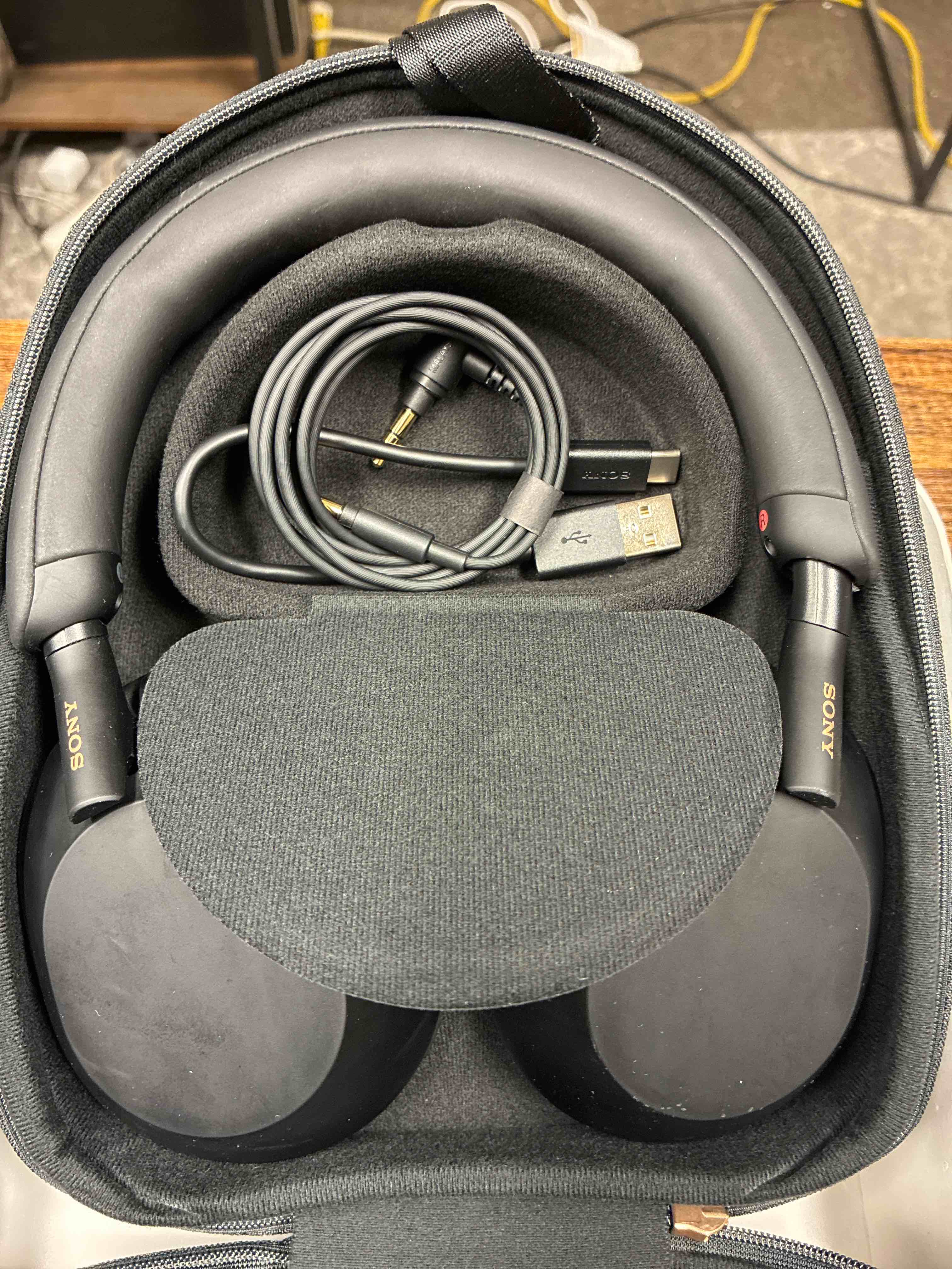 Condition photo showing New/Like New for sony mdr-1000x/b black hi-res bluetooth wireless noise cancelling headphones