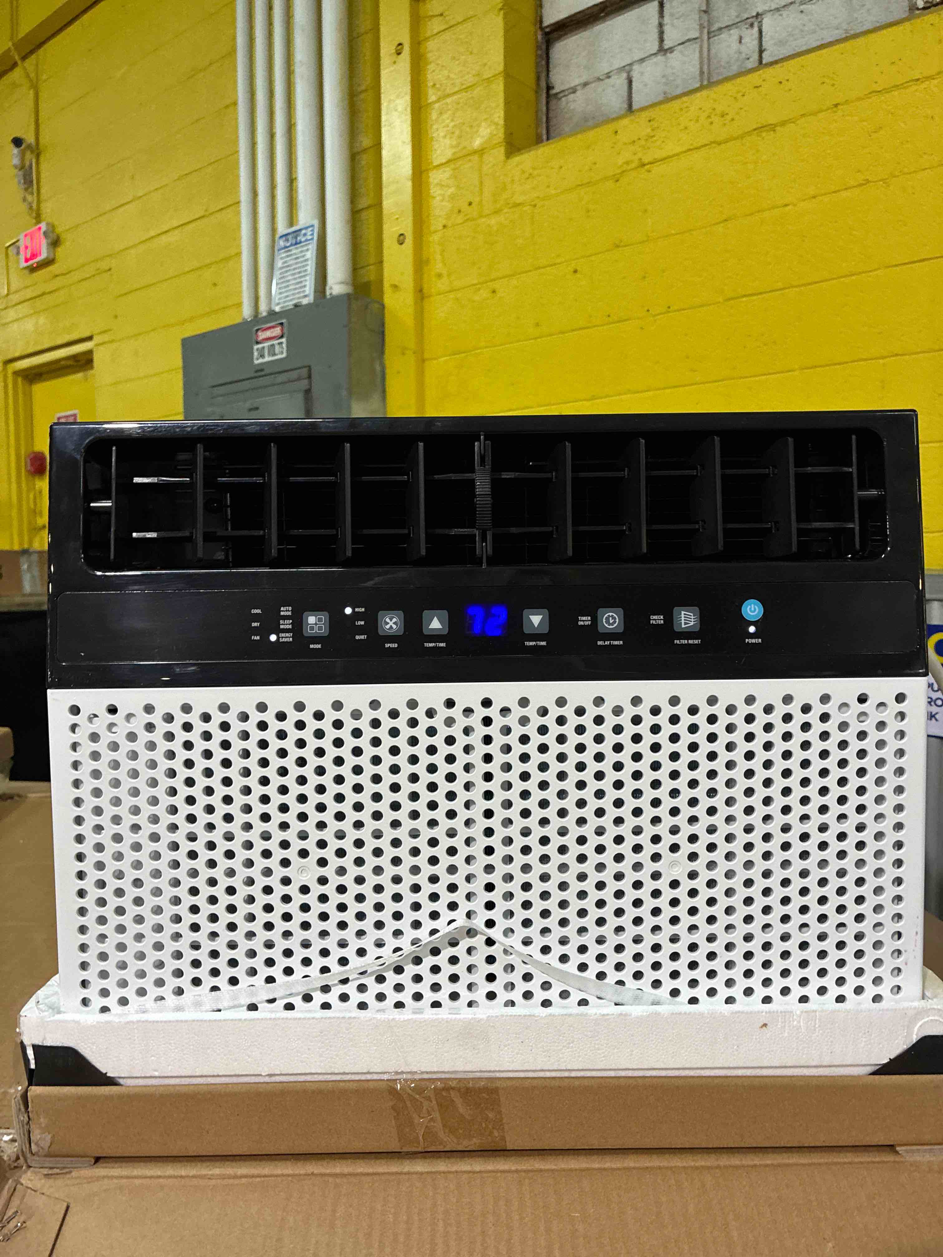 Condition photo showing Good Condition for 12,000 btu (8,100 btu doe) 120-volt window air conditioner w/dehumidifier up to 550 sq. ft. white. gently used, functions perfectly.