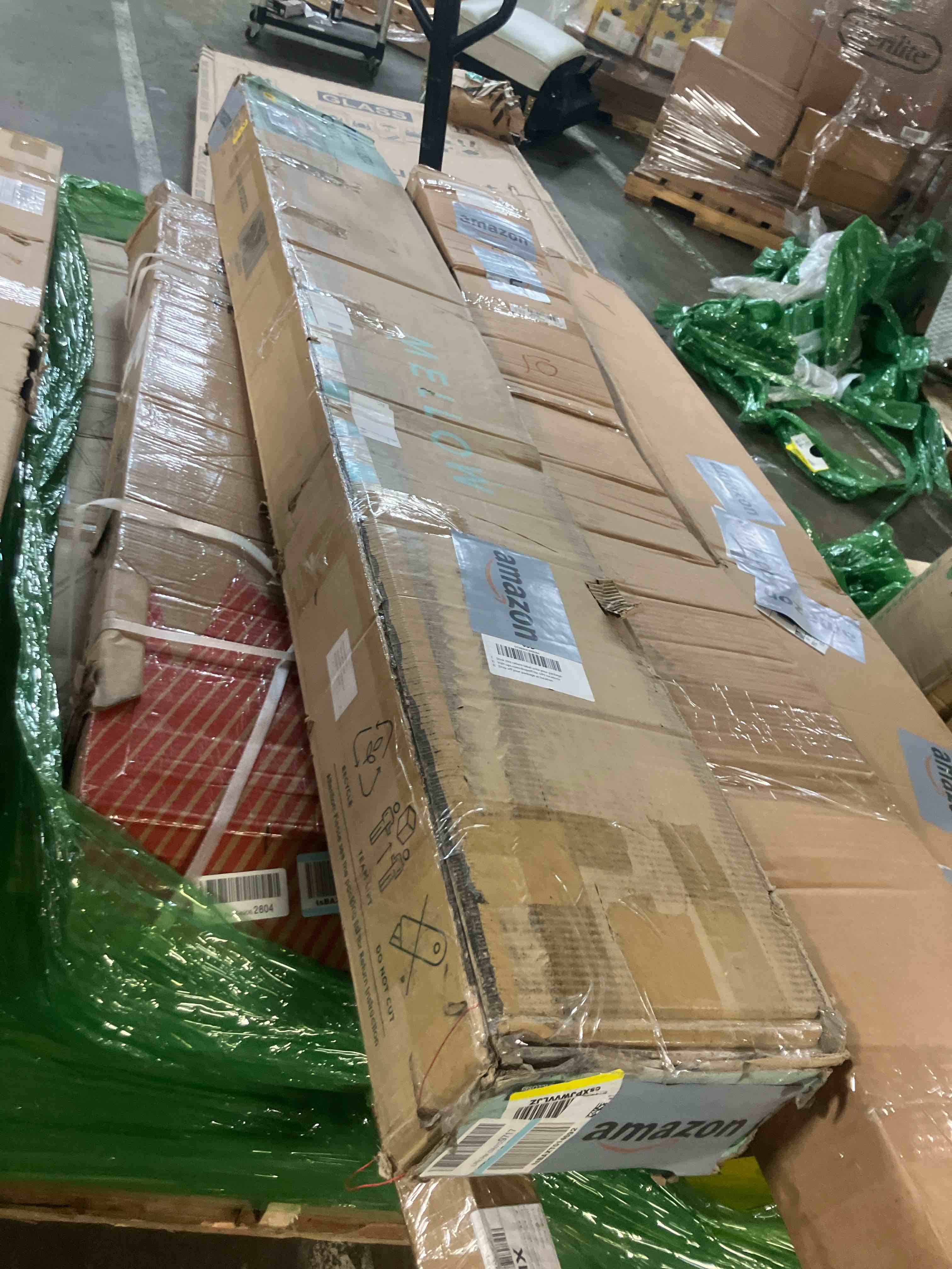 Condition photo showing New/Like New for mellow naturalista classic - 12 inch solid wood platform bed with wooden slats, no box spring needed, easy assembly, queen, pine pine queen 12 inch classic