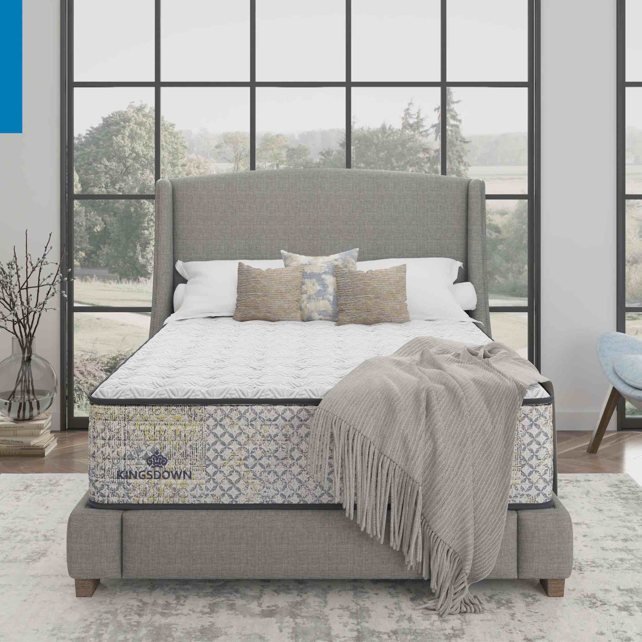 Kingsdown Queen Size Prime Glencastle Plush Mattress, Minor marks along corners otherwise quality mattress.