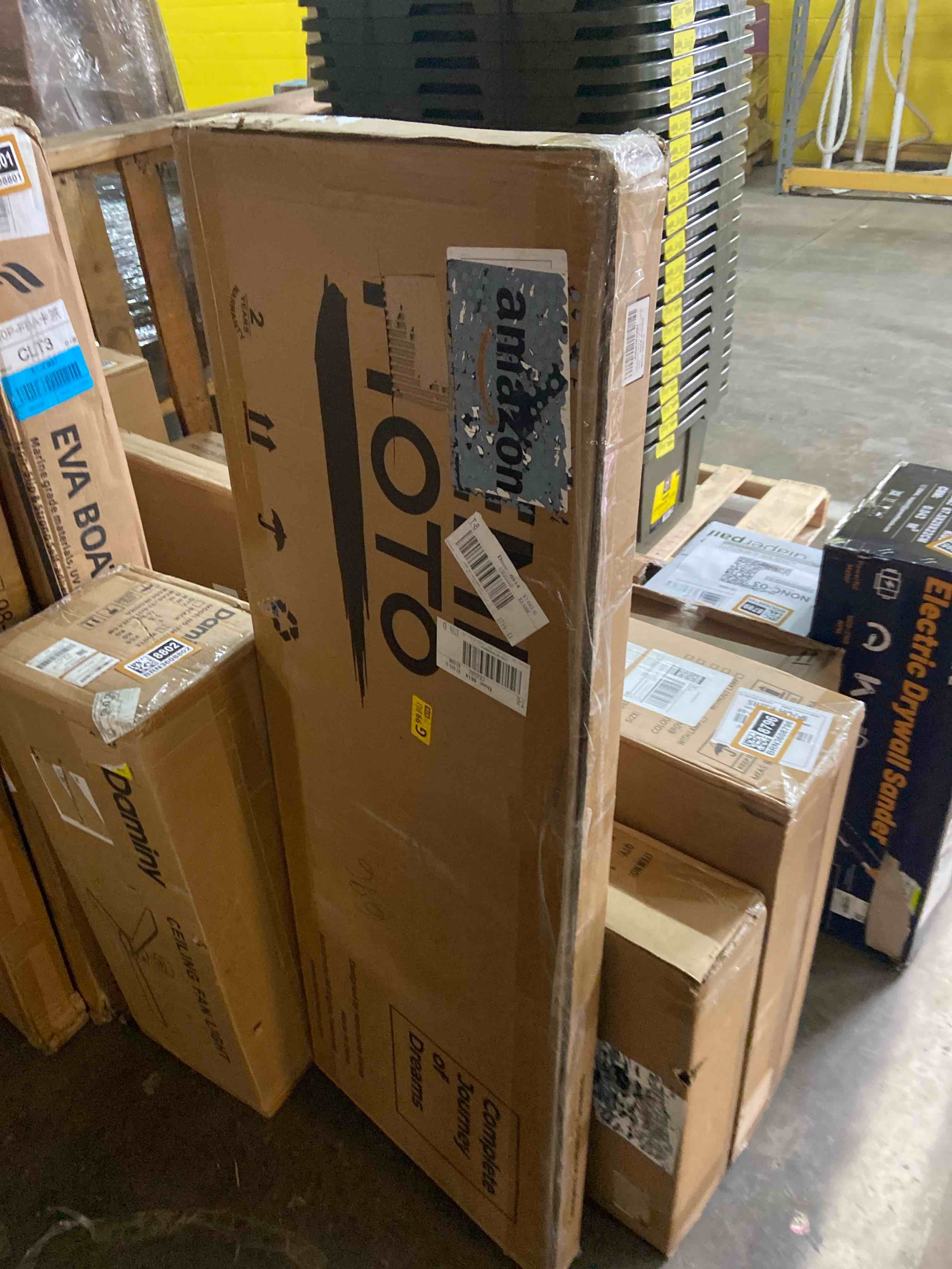 Condition photo showing New/Like New for KEMIMOTO 2014-23 XP 1000 Clear Rear Windshield with a Sliding Window Compatible with 2014-2023 RZR XP 1000/ RZR XP4 1000, 1/5" Thick Polycarbonate Back Windshield Ventilated Window Accessories