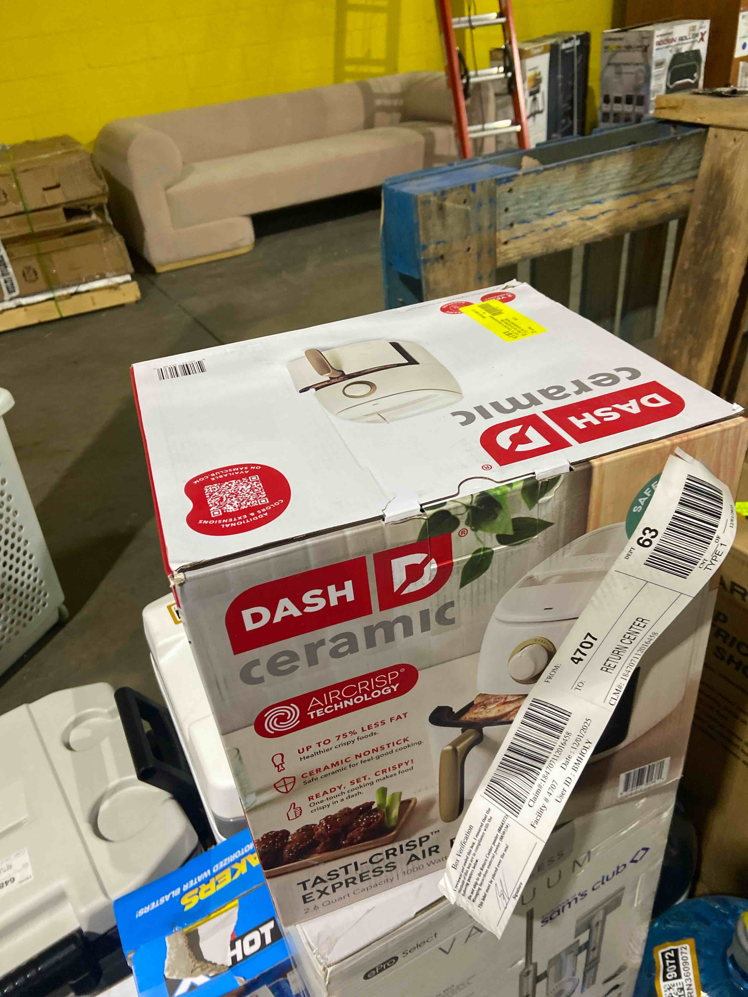 Condition photo showing New/Like New for Dash DCAF12CGBGCM02 Ceramic Tasti-Crisp Express Air Fryer 1000 Watts 2.6 Qt Capacity - White
