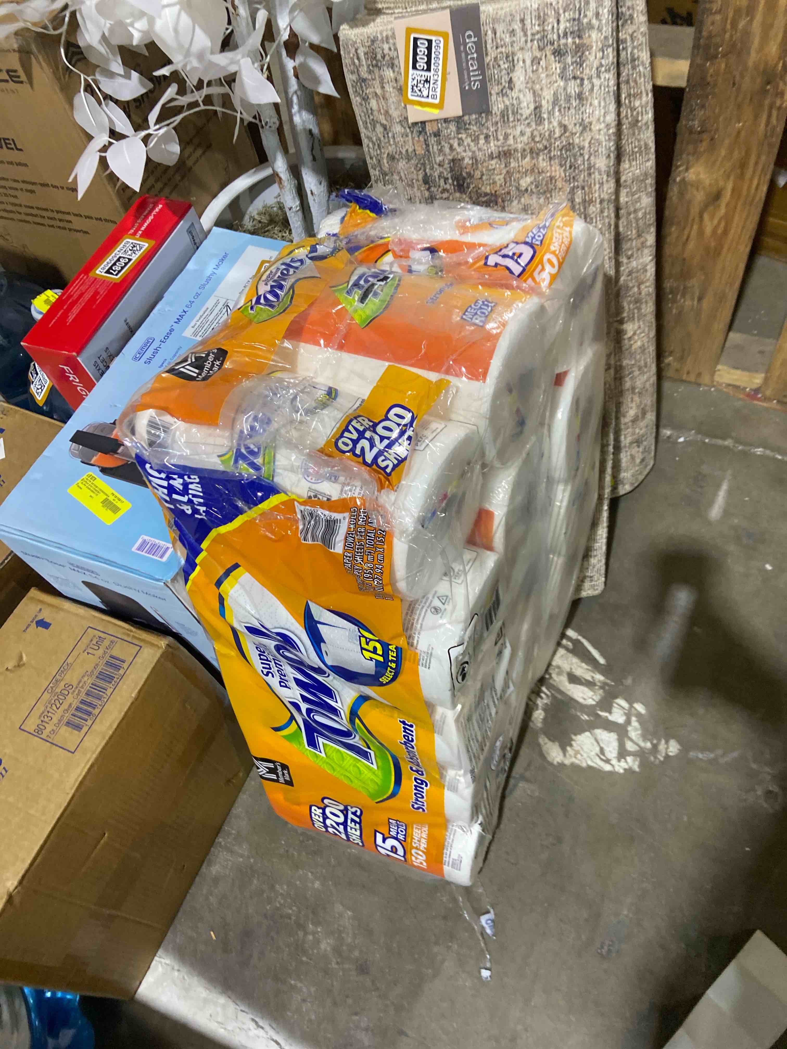 Condition photo showing New/Like New for Member's Mark Super Premium Paper Towels, Select & Tear, White, 15 Mega Rolls