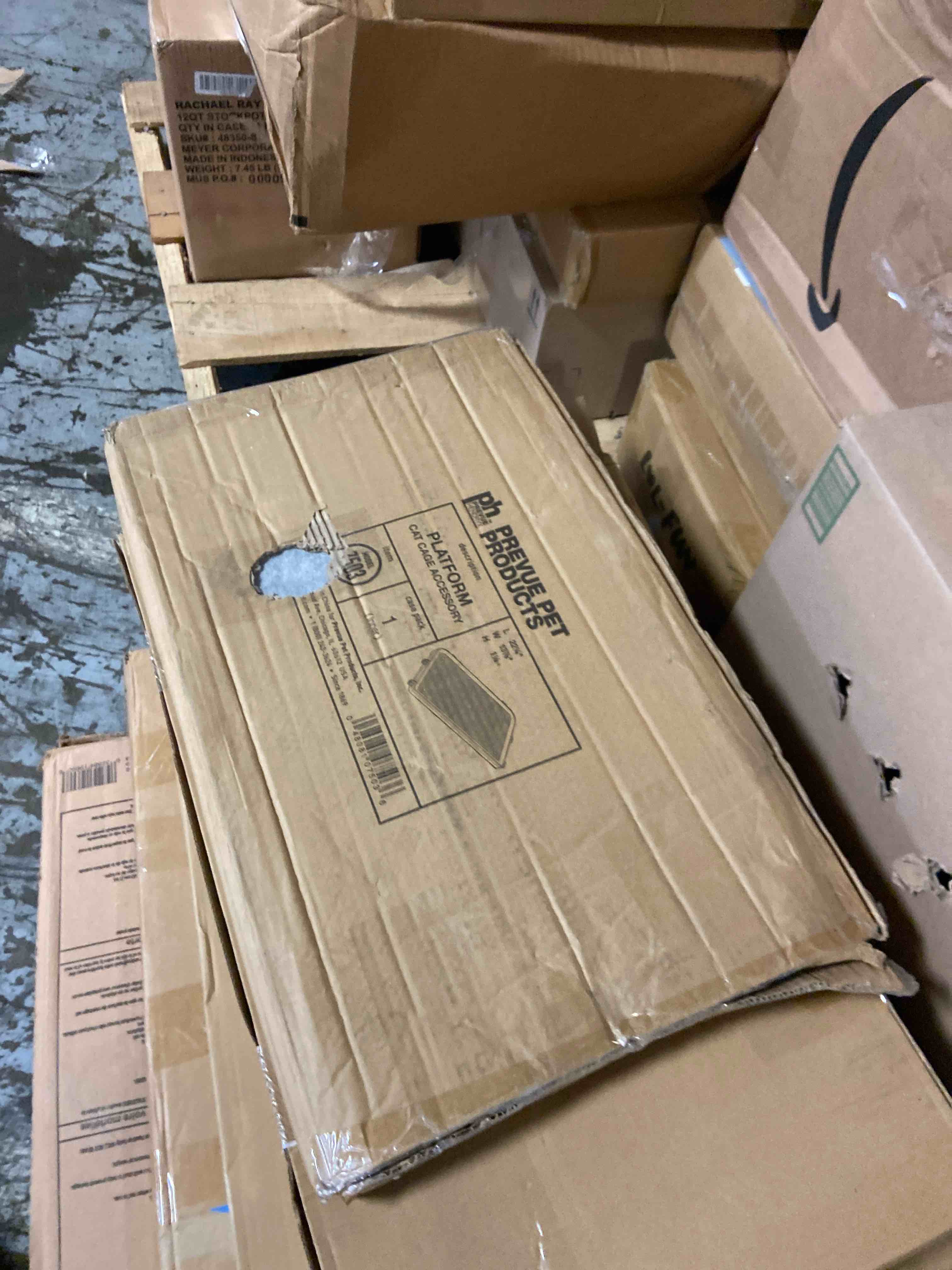 Condition photo showing New/Like New for prevue hendryx 7503 22 x 13.8 in. pet replacement platform shelf for cat cages