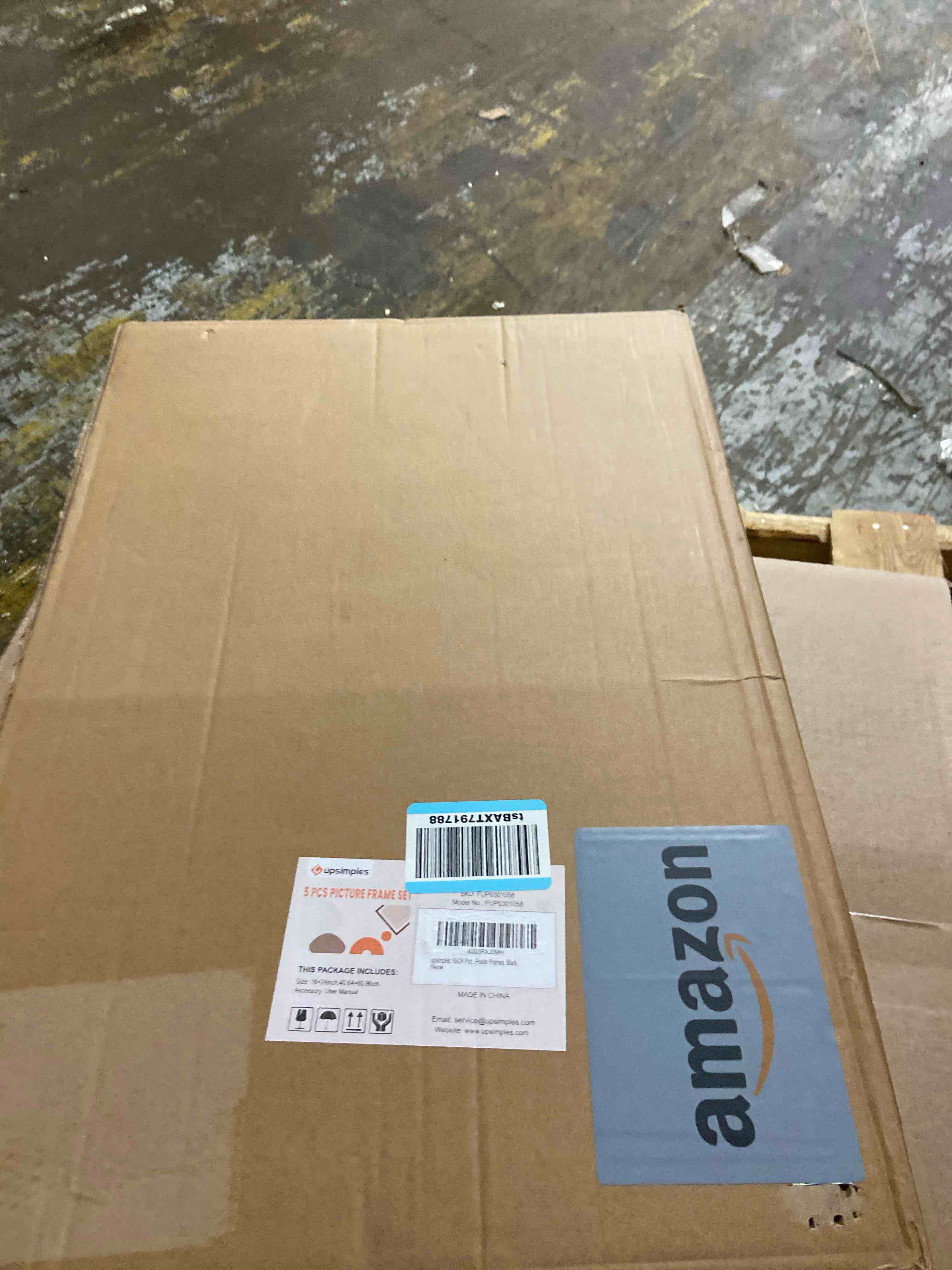 Condition photo showing New/Like New for upsimples 16x24 Picture Frame Set of 5, Display Pictures 14x20 with Mat or 16 x 24 Without, Wall Gallery Poster Frames, Black Black 16x24