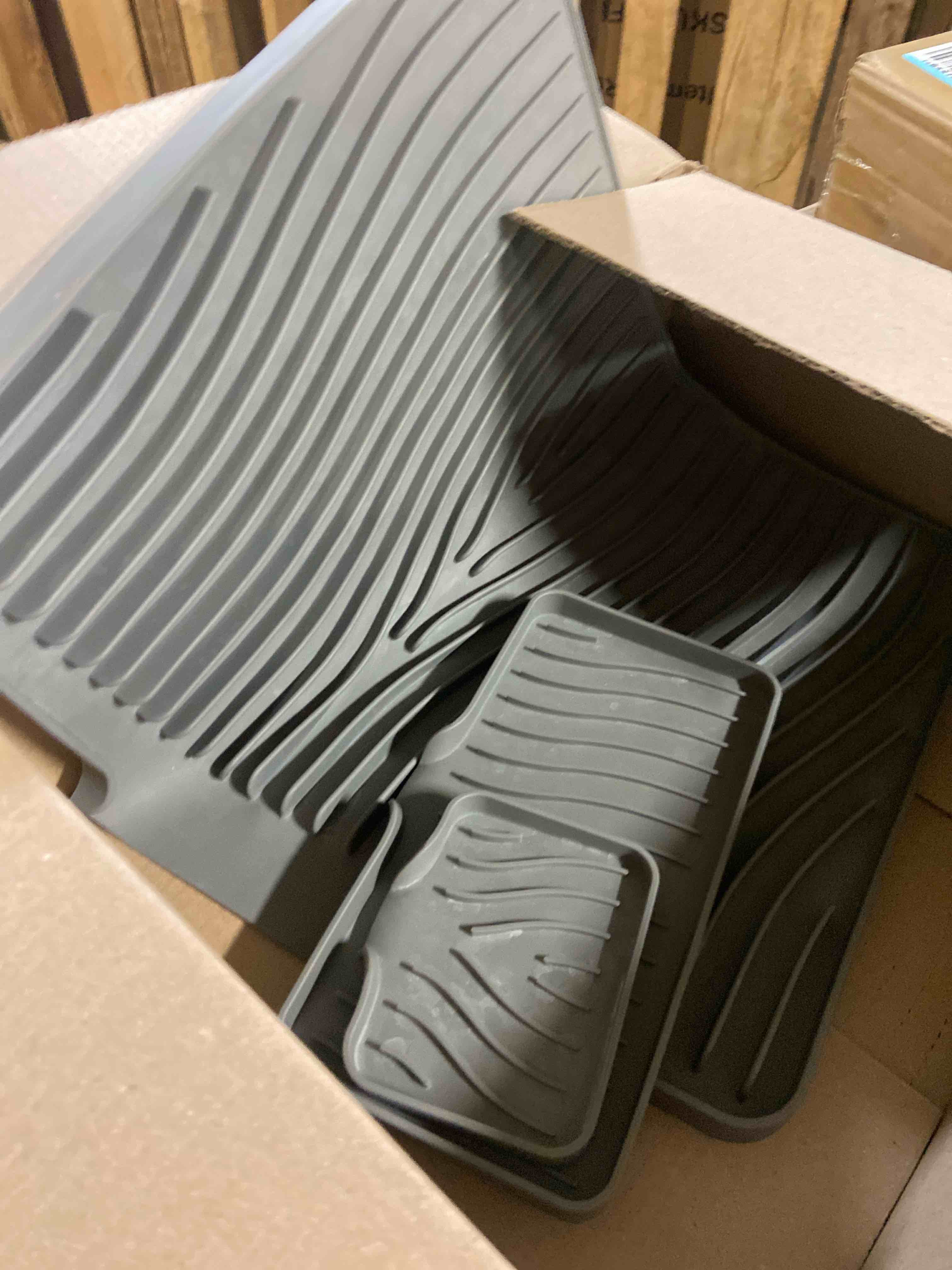 Condition photo showing Good Condition for Silicone Dish Drying Mat for Kitchen Counter, Dish Drying Pad, Non-Slip Drain Pad with Built-in Drain, Heat Resistant Stone Drying Mat, 1 set XL(Black) 19.7" x 17" Black-1Set