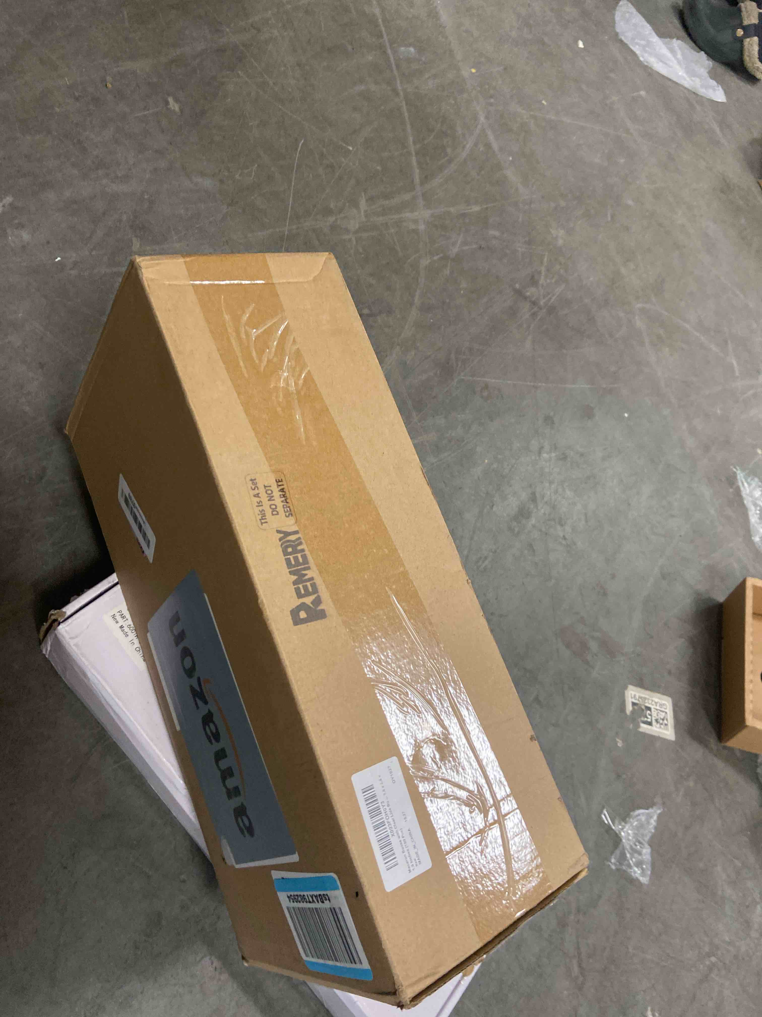 Condition photo showing New/Like New for Remerry 100 Pcs Macaron Boxes with Clear Lids Bulk Macaroon Container Macaroon Packaging Boxes with 6 Grid Christmas Party Favors for Baby shower Wedding Bakery, 7.6 x 2.8 x 1.9 Inches