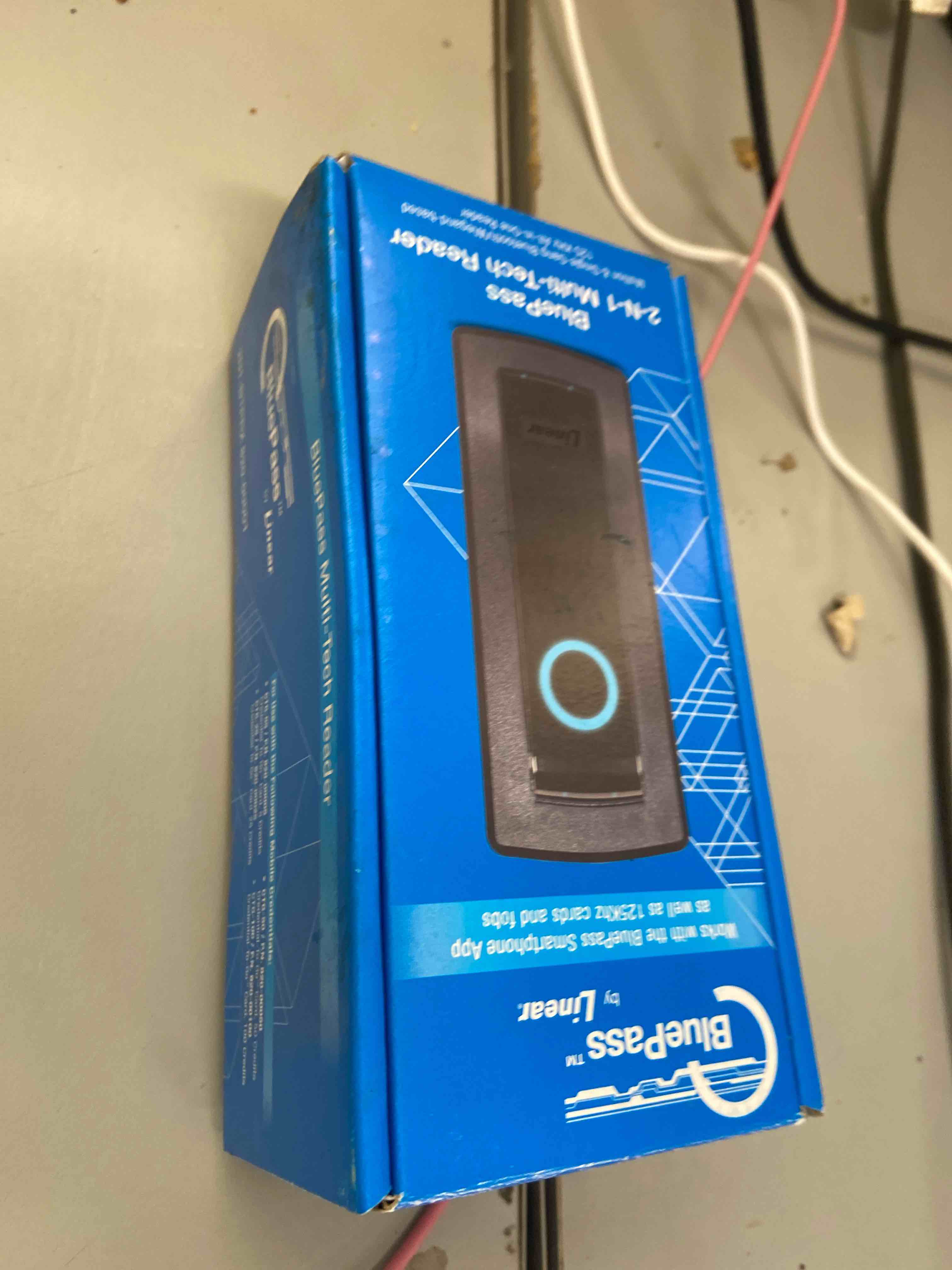 Condition photo showing New/Like New for linear 820-00001 2-n-1 bluepass multi-tech access control reader bluetooth le