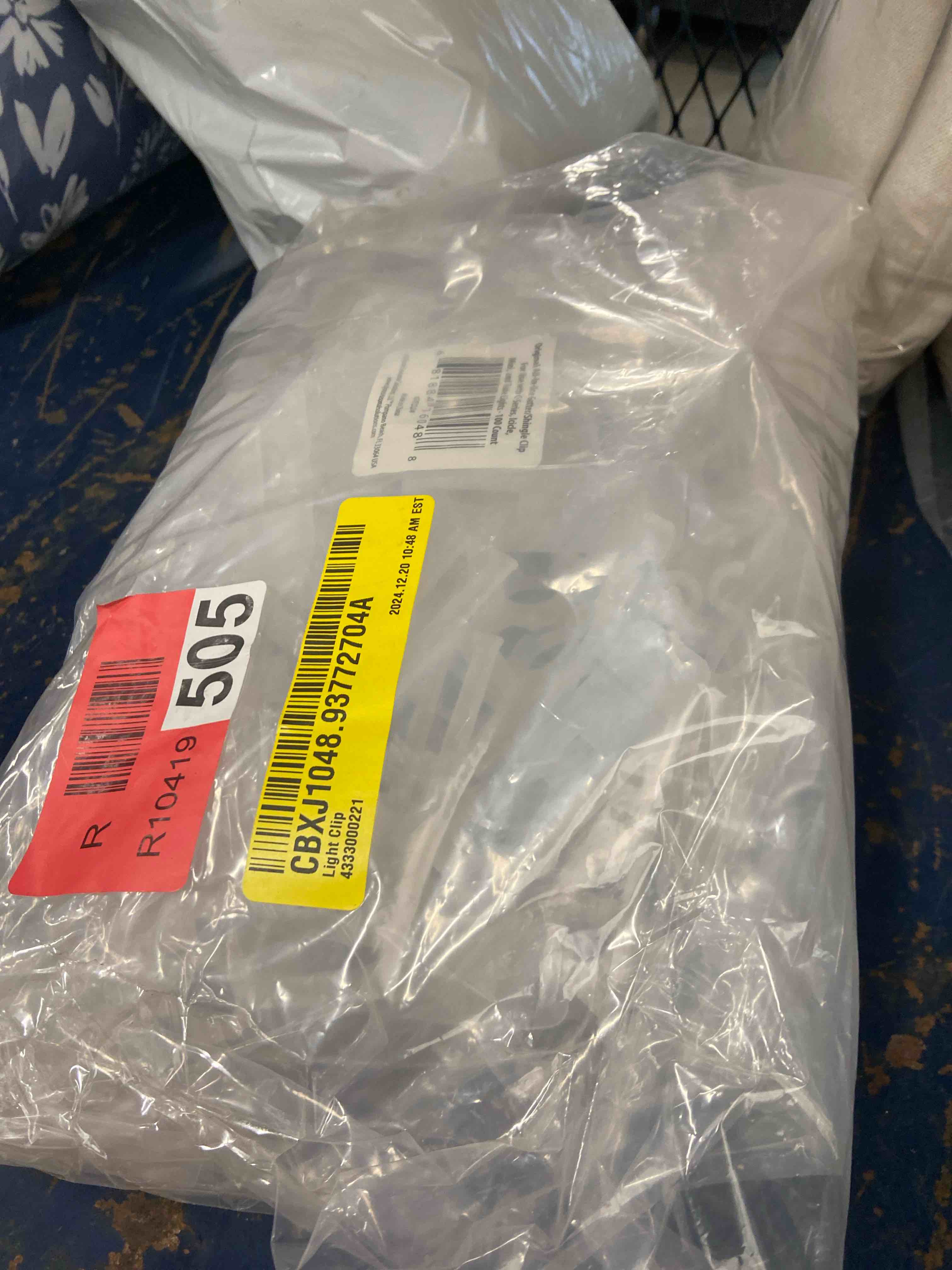 Condition photo showing New/Like New for dyno 73040-2000cac light clips grapevine white -