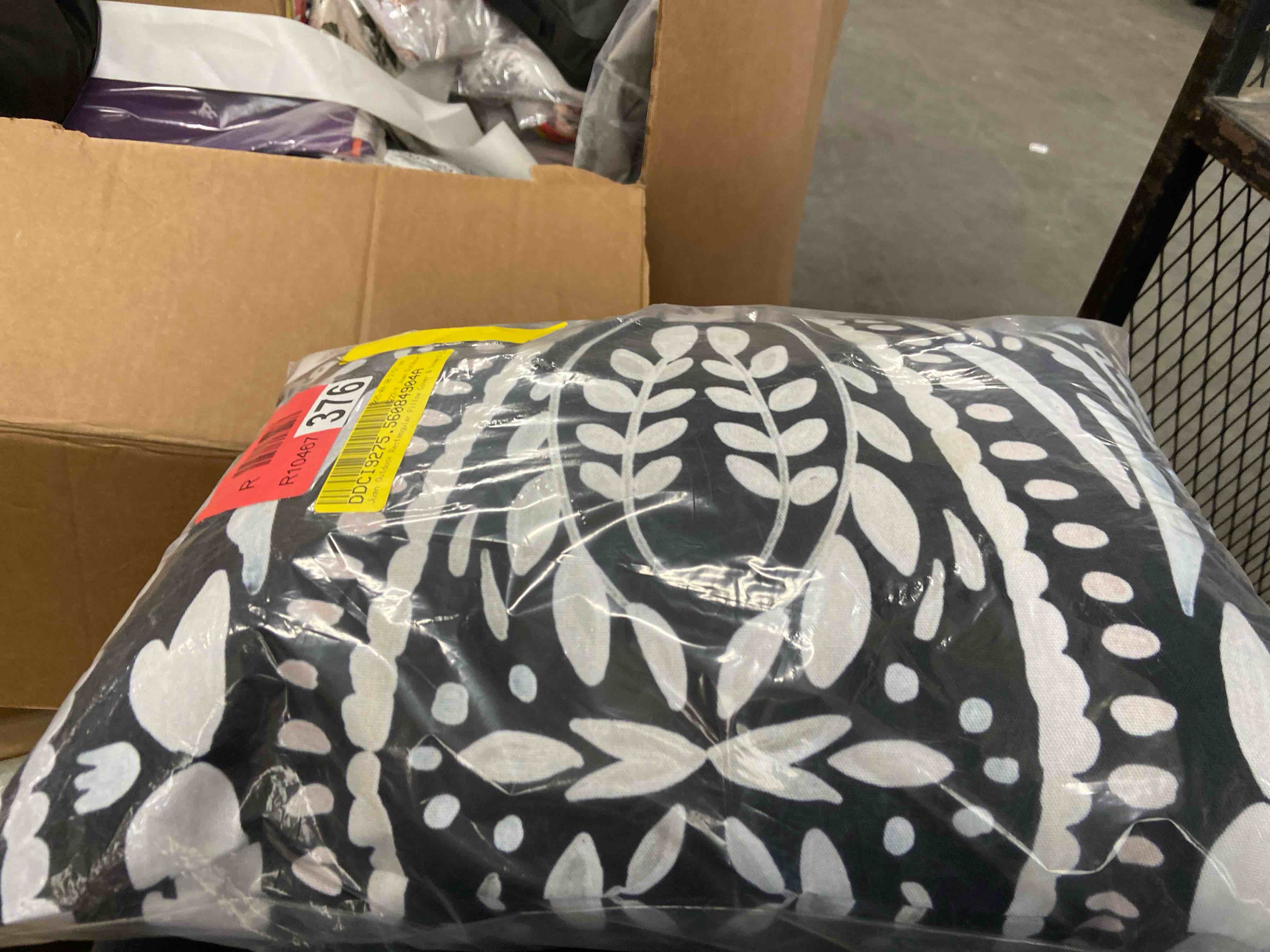 Condition photo showing New/Like New for juan outdoor rectangular pillow cover & insert co