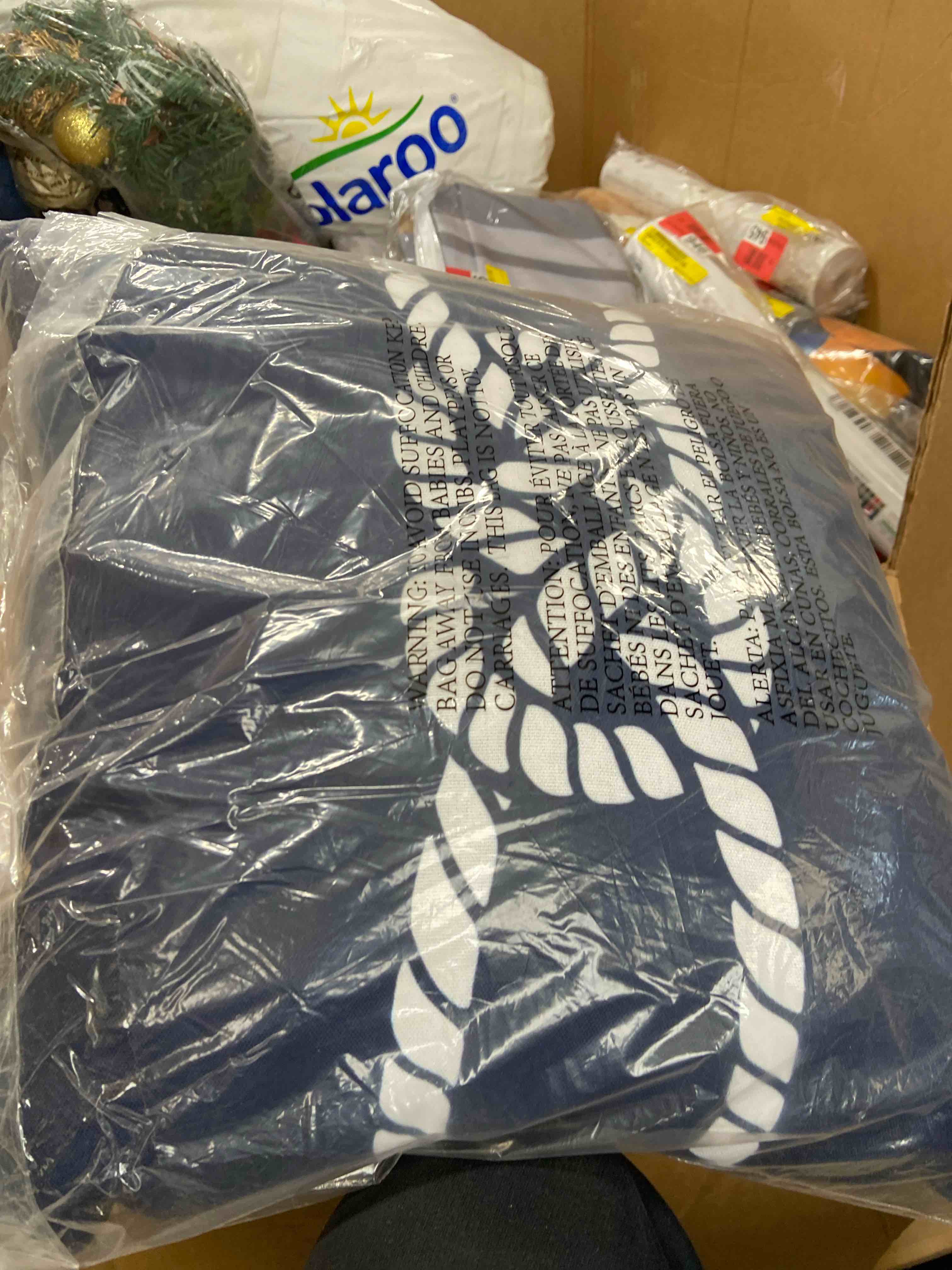 Condition photo showing New/Like New for  carrick bend outdoor square pillow cover & insert