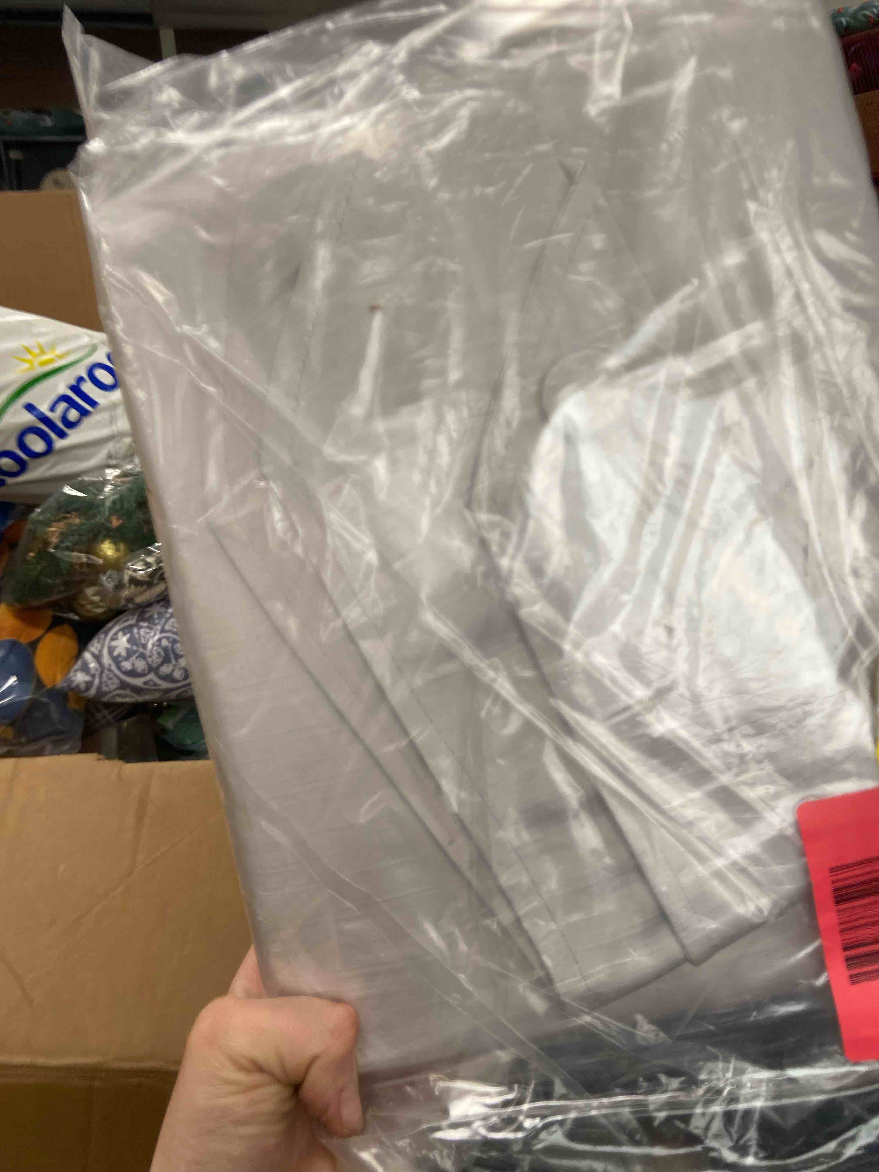 Condition photo showing New/Like New for avignon croscill classics single curtain panel with tieback