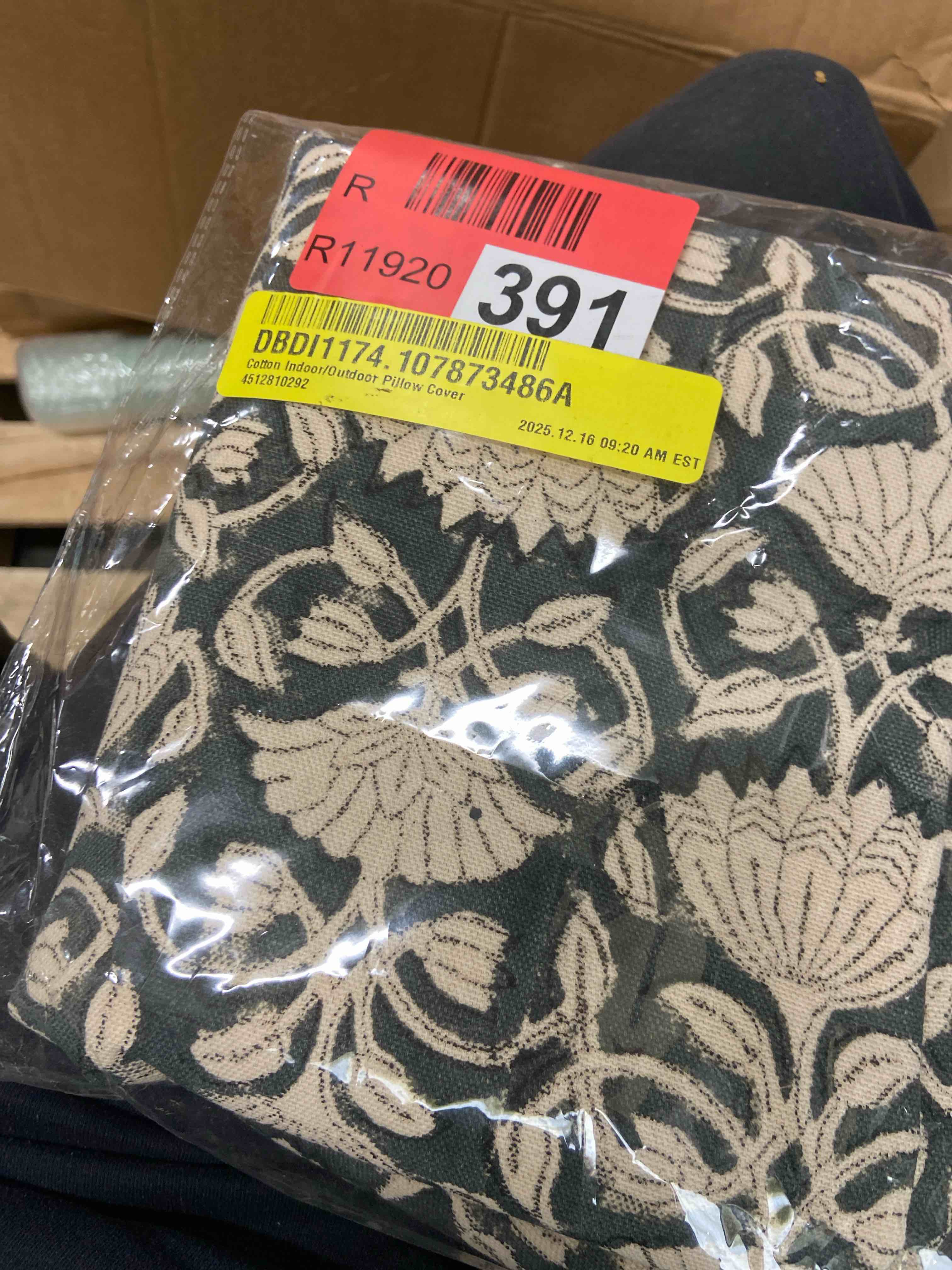 Condition photo showing New/Like New for cotton indoor/outdoor pillow cover 