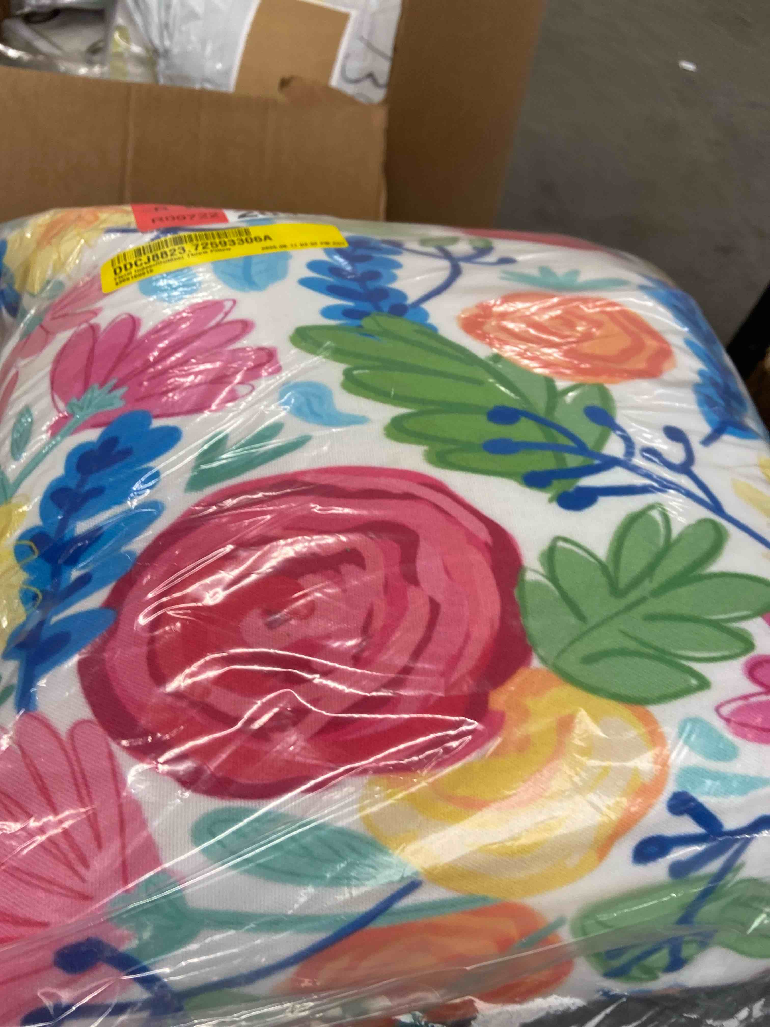 Condition photo showing New/Like New for floral indoor/outdoor throw pillow 