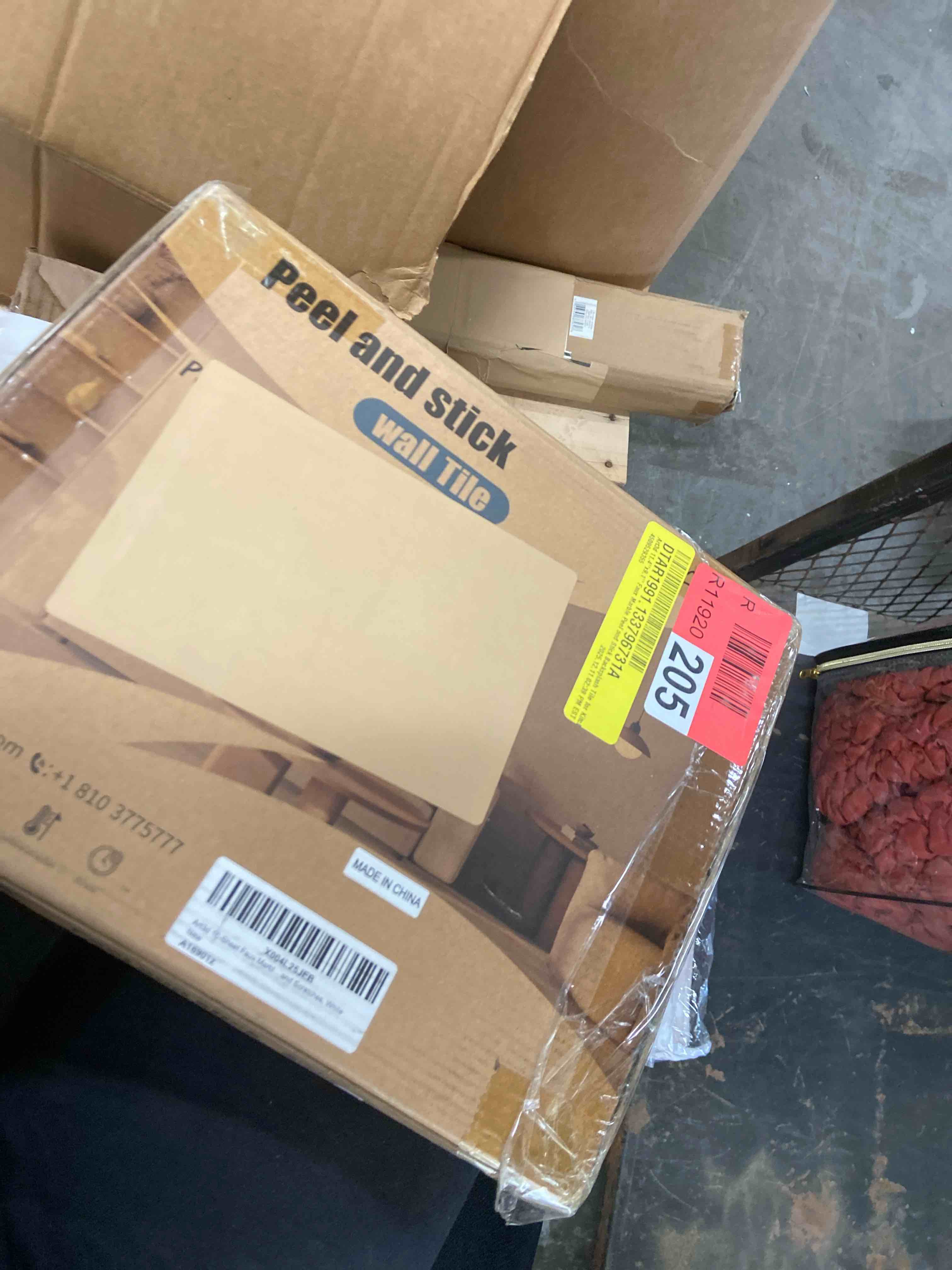 Condition photo showing New/Like New for art3d 10-sheet faux marble peel and stick backsplash tile for kitchen wall bathroom countertops, 11.4 inch x 9.1 inch stick-on glazed-ceramic finish resist to water, heat and scratches, white