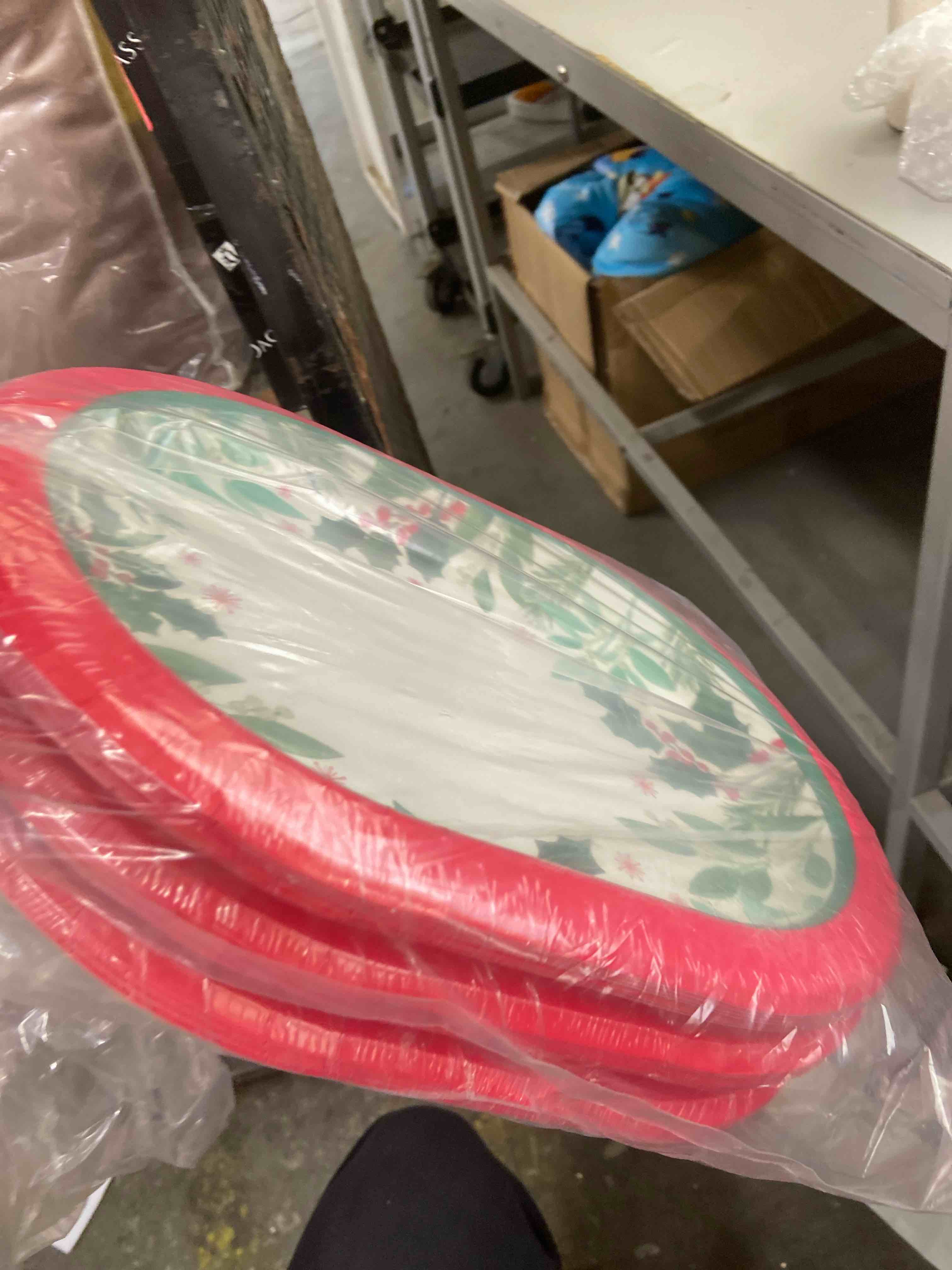 Condition photo showing New/Like New for holly jolly christmas oval dinner paper plates, 8 count
