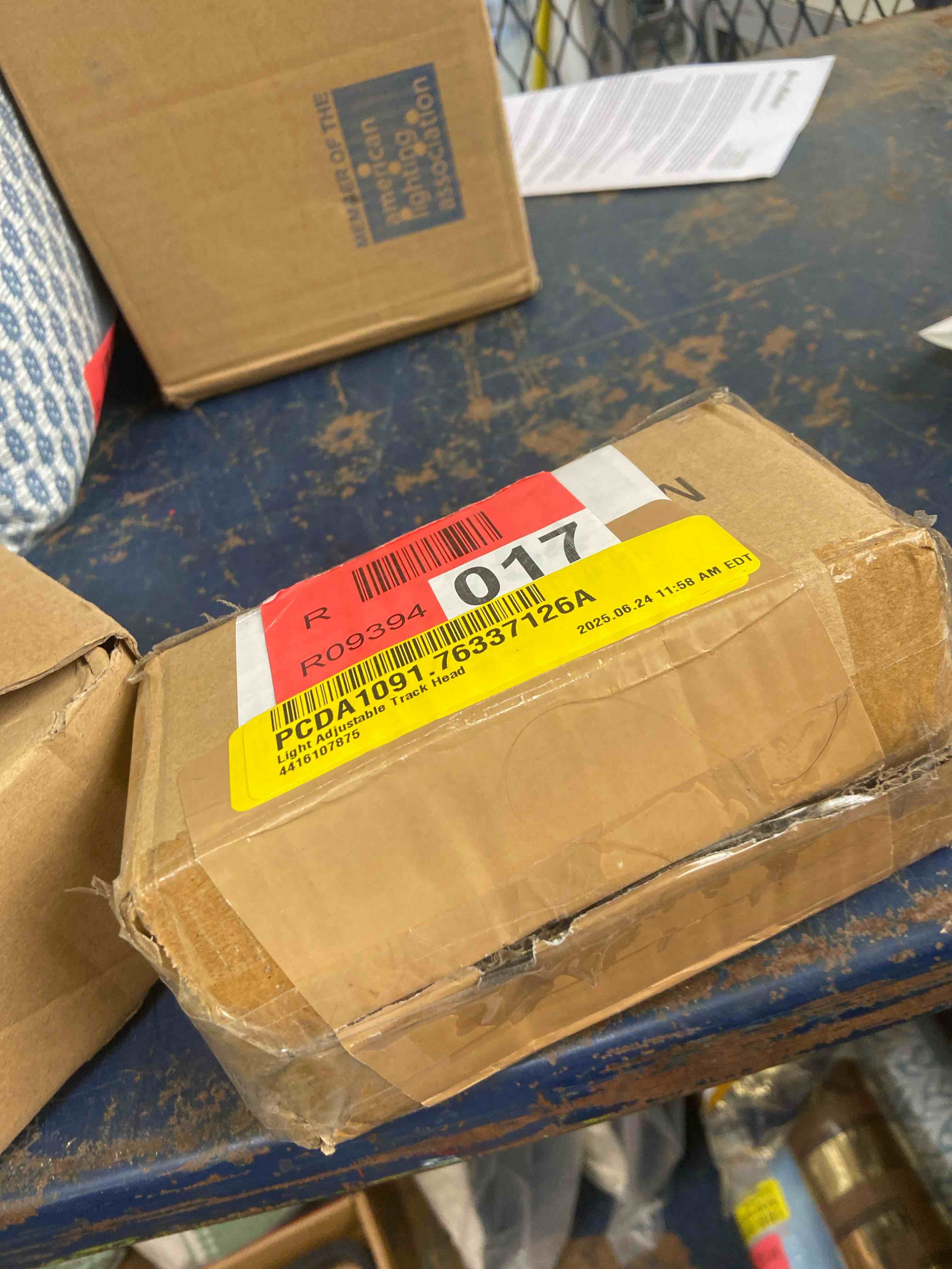 Condition photo showing Good Condition for light adjustable track head 4416107875