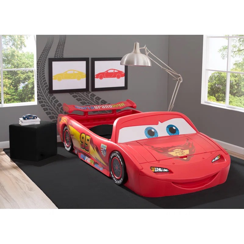 Delta Children Disney/Pixar Cars Lightning McQueen Car Toddler-To-Twin Bed