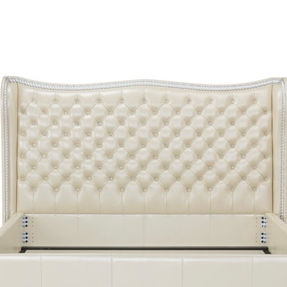 Hollywood Swank King Size Camelback Crystal Tufted Leather Headboard in Cream, Silver Coated Wooden Trim with Silver Buttons. Headboard in brand new condition 