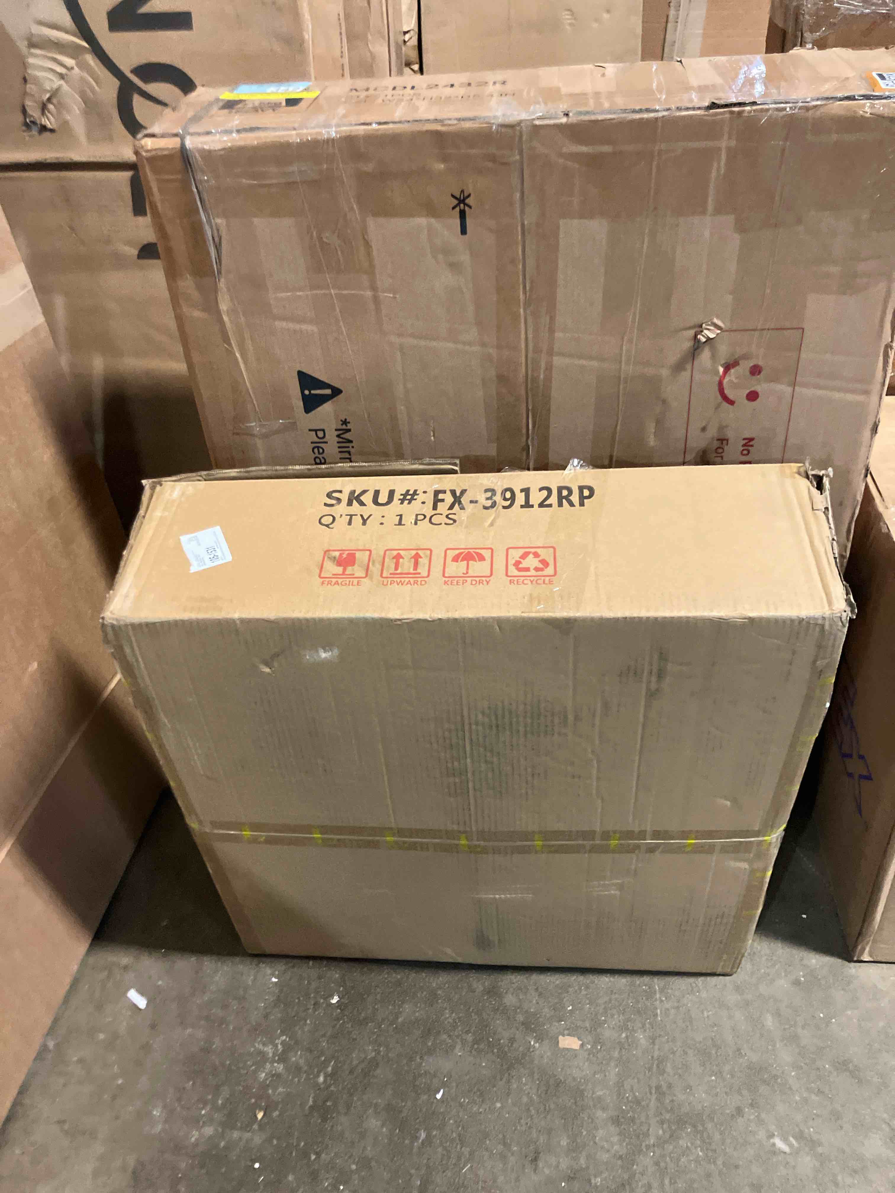 Condition photo showing New/Like New for 6 - Light Dimmable Classic / Traditional Chandelier