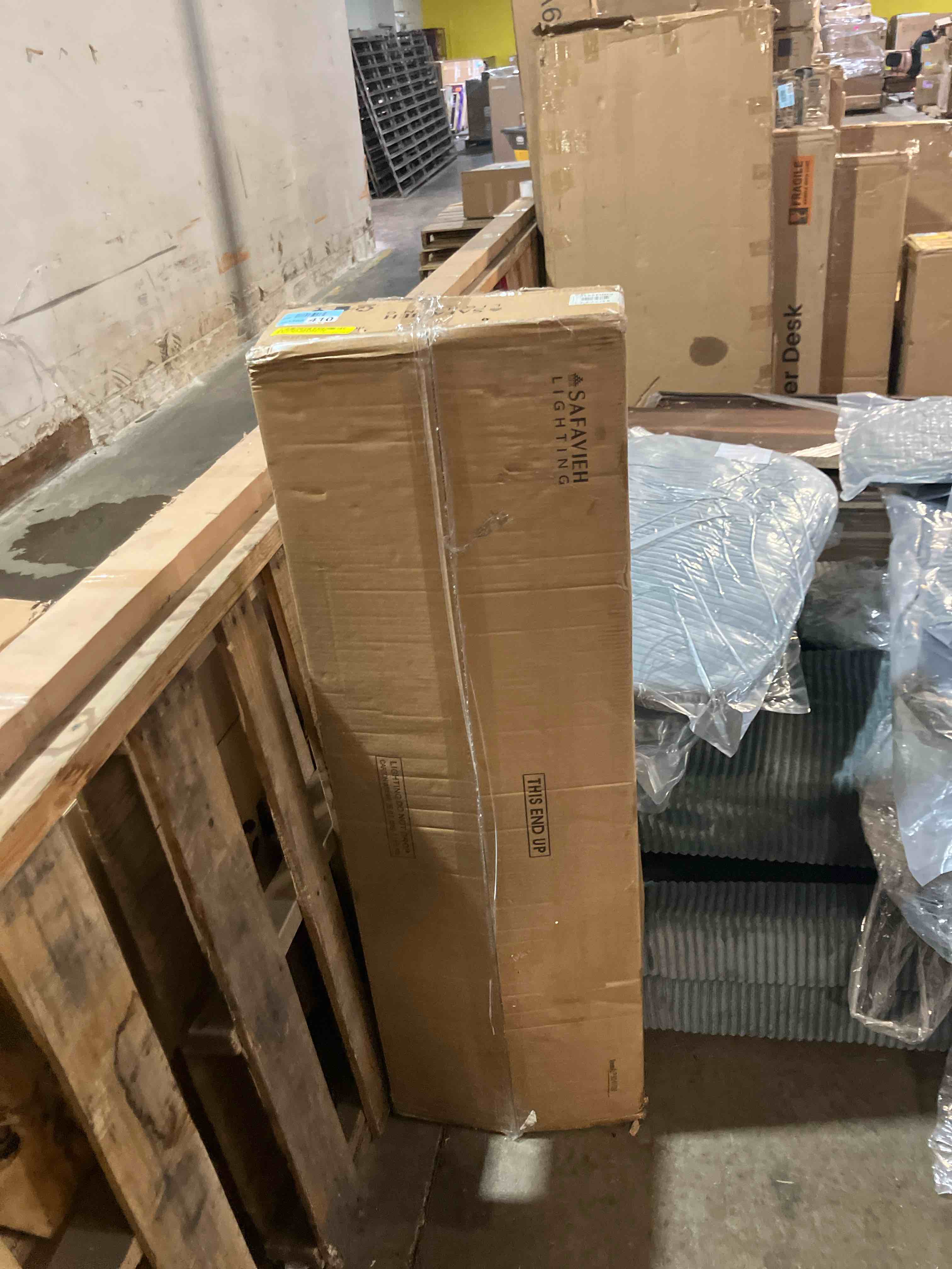 Condition photo showing New/Like New for SAFAVIEH PND4093C Aroris Gold 6-Light Linear (LED Bulbs Included) Pendant