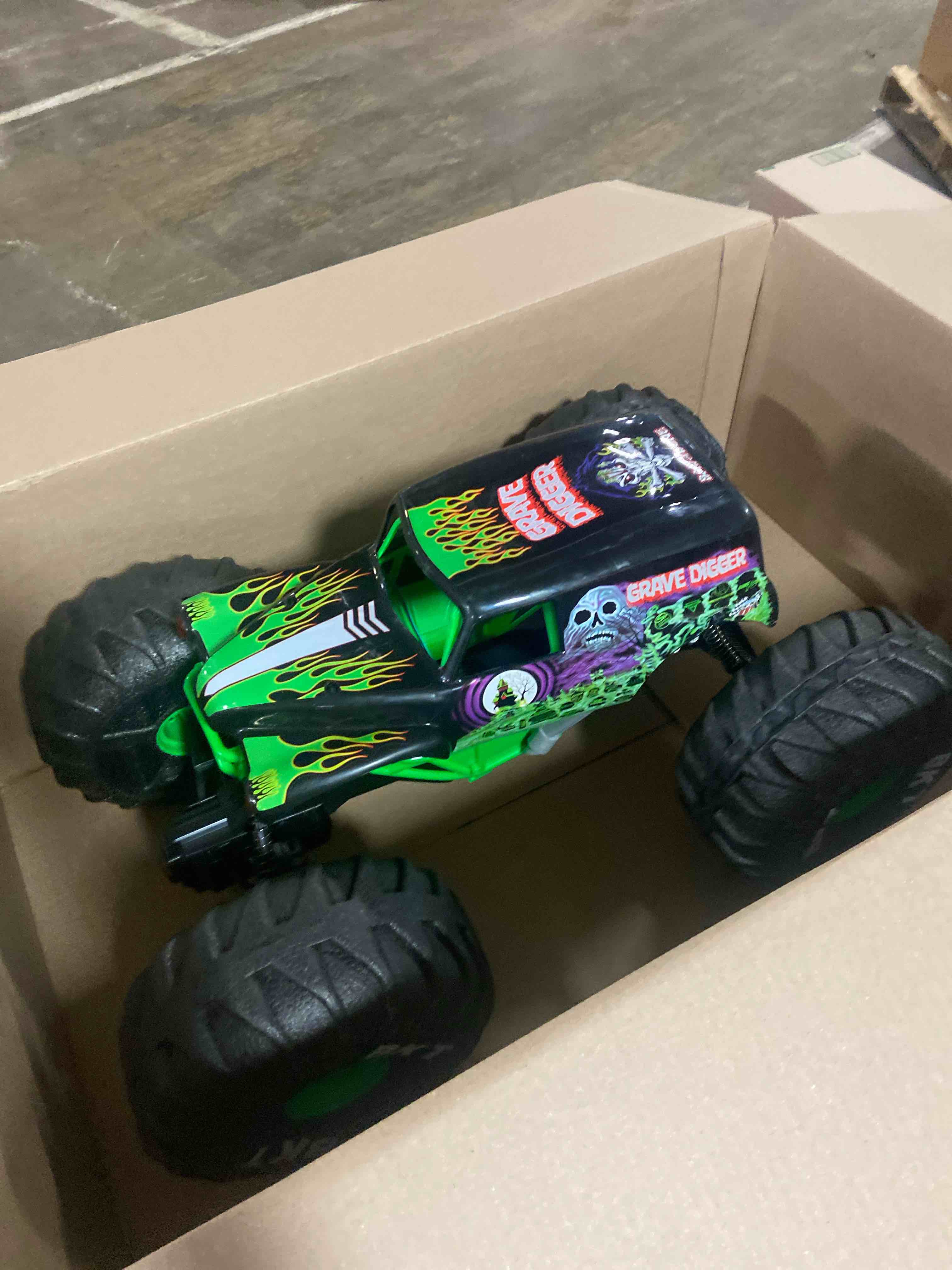 Condition photo showing Good Condition for Monster Jam RC Truck 1:15 - Grave Digger
