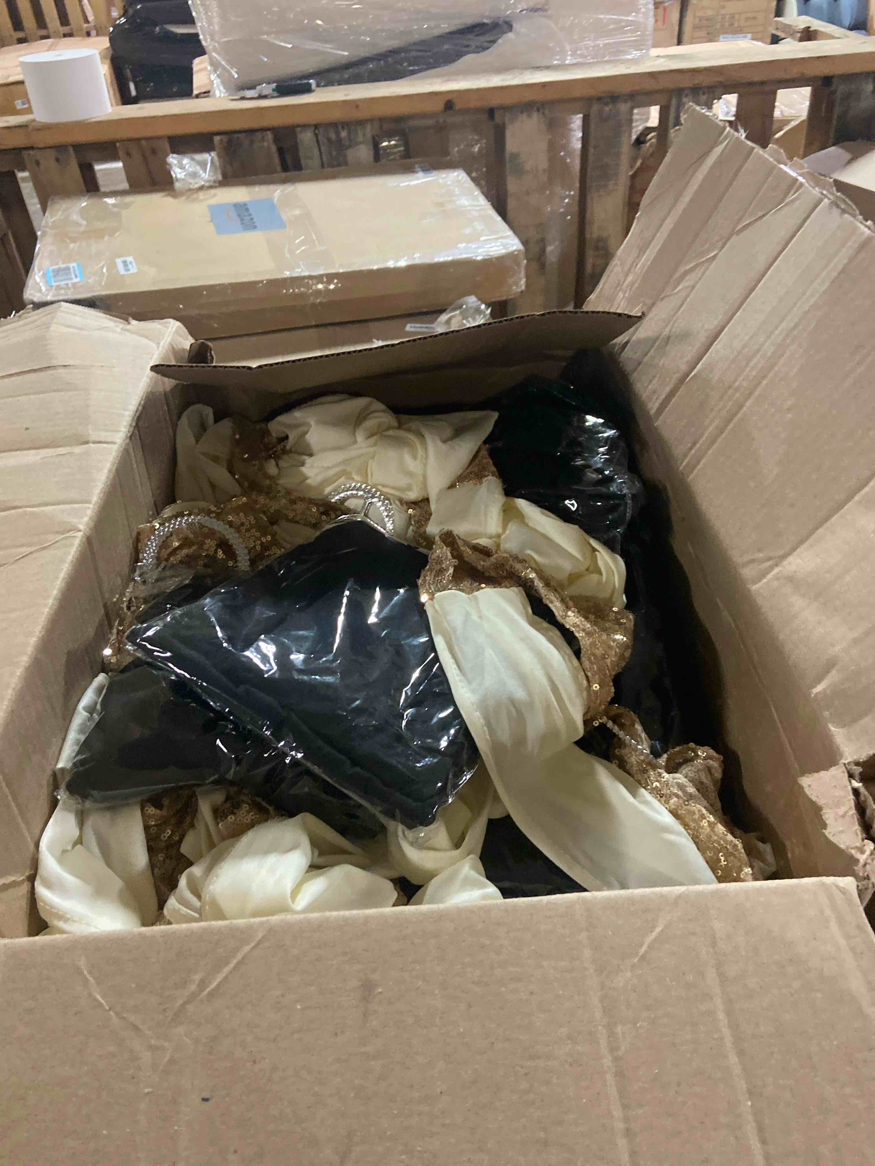 Condition photo showing New/Like New for Chumia 40 Pcs Chair Covers and Sashes, Spandex Stretch Chair Slipcovers with Shiny Bowknot for Wedding Party Banquet Anniversary Events Dining Decor (Black,Gold) Black, Gold 40