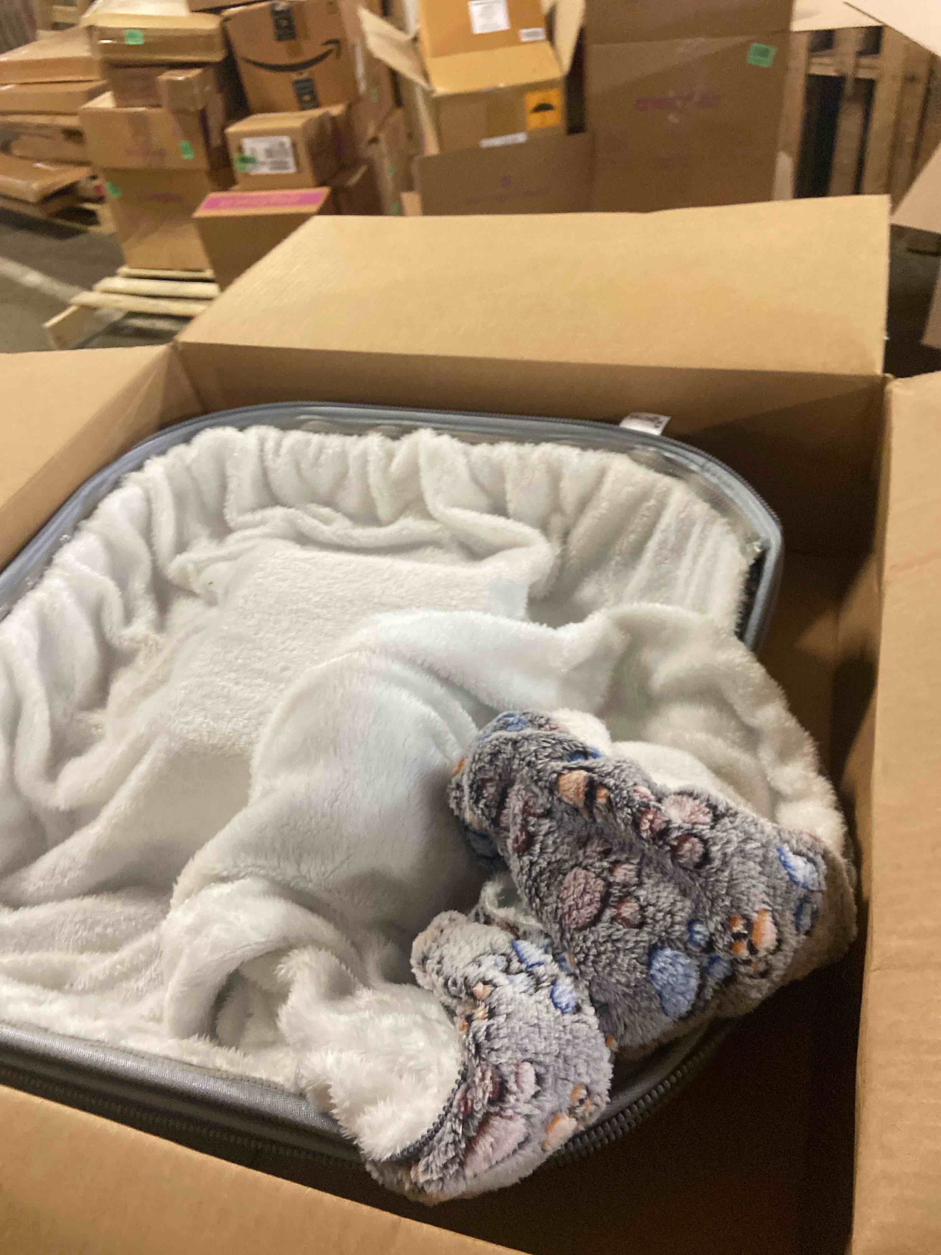 Condition photo showing New/Like New for RINGTAIL Peekaboo Cat Cave - for Multiple & Large Cats Up to 30-45 lbs, Comfy Donut Cat Bed with 2 Soft Fluffy Fleece Cat Blankets, Scratch, Detachable & Washable Tunnel Bed (Dark Gray, Large)