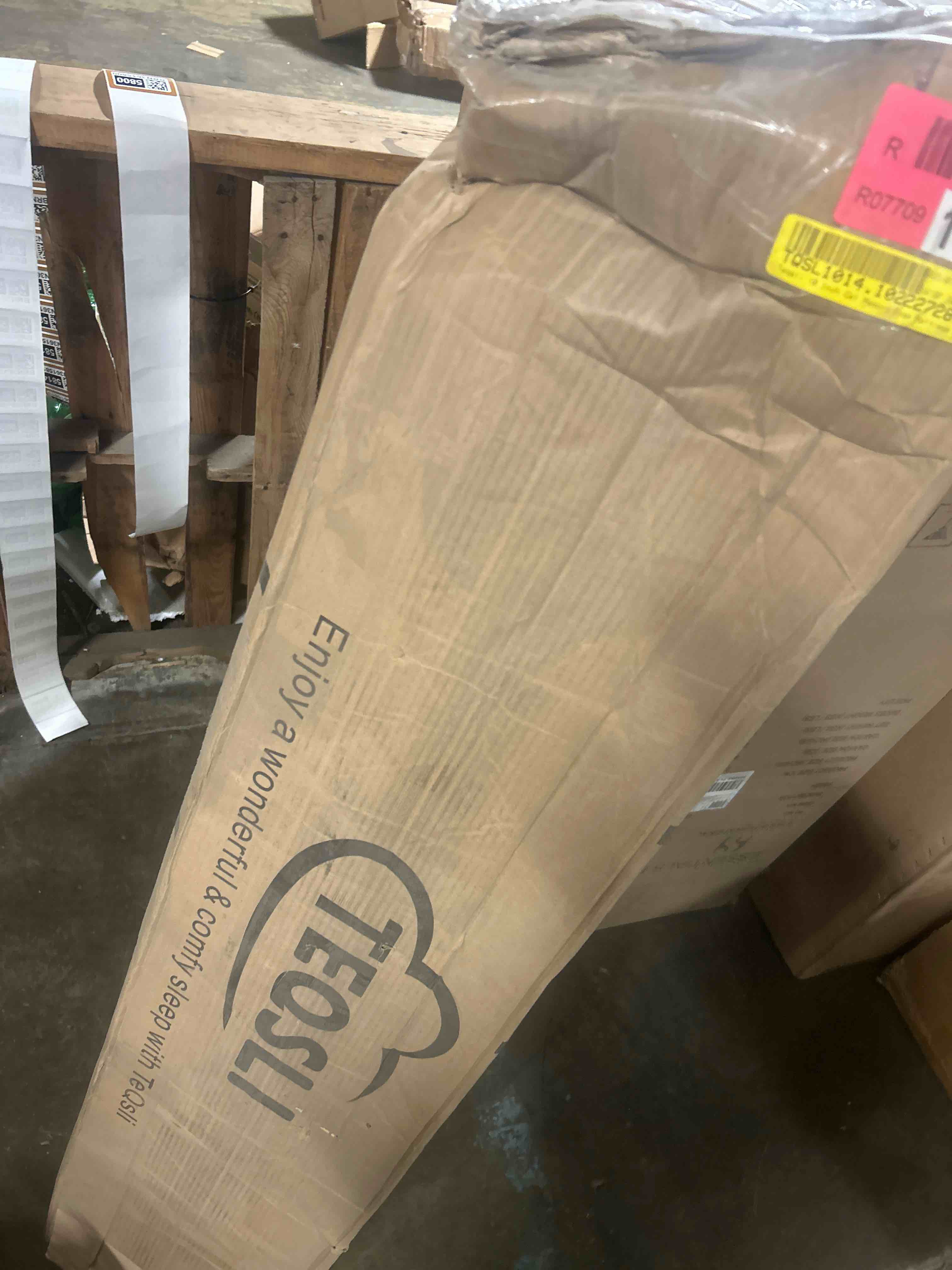 Condition photo showing New/Like New for FDW | 10 Inch Full Mattress | Medium Firm | Gel Memory Foam Mattress | White | Bed in a Box, CertiPUR-US Certified | Pressure Relief, Cooling Ventilated Foam | Washable Removable Cover White Full 10 IN