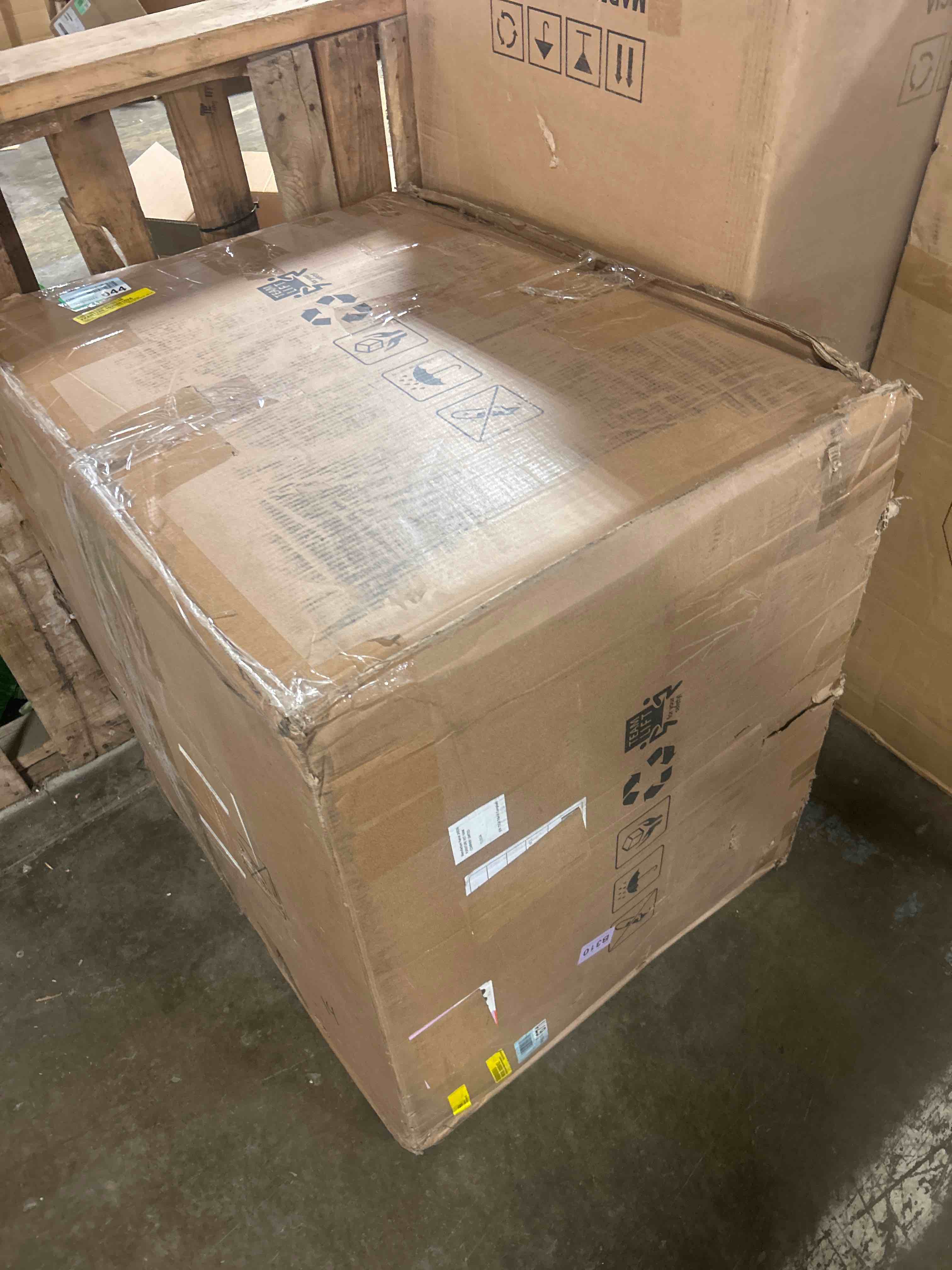 Condition photo showing Good Condition for Santo Top Grain Genuine Leather Swivel Power Recliner(Box been opened)