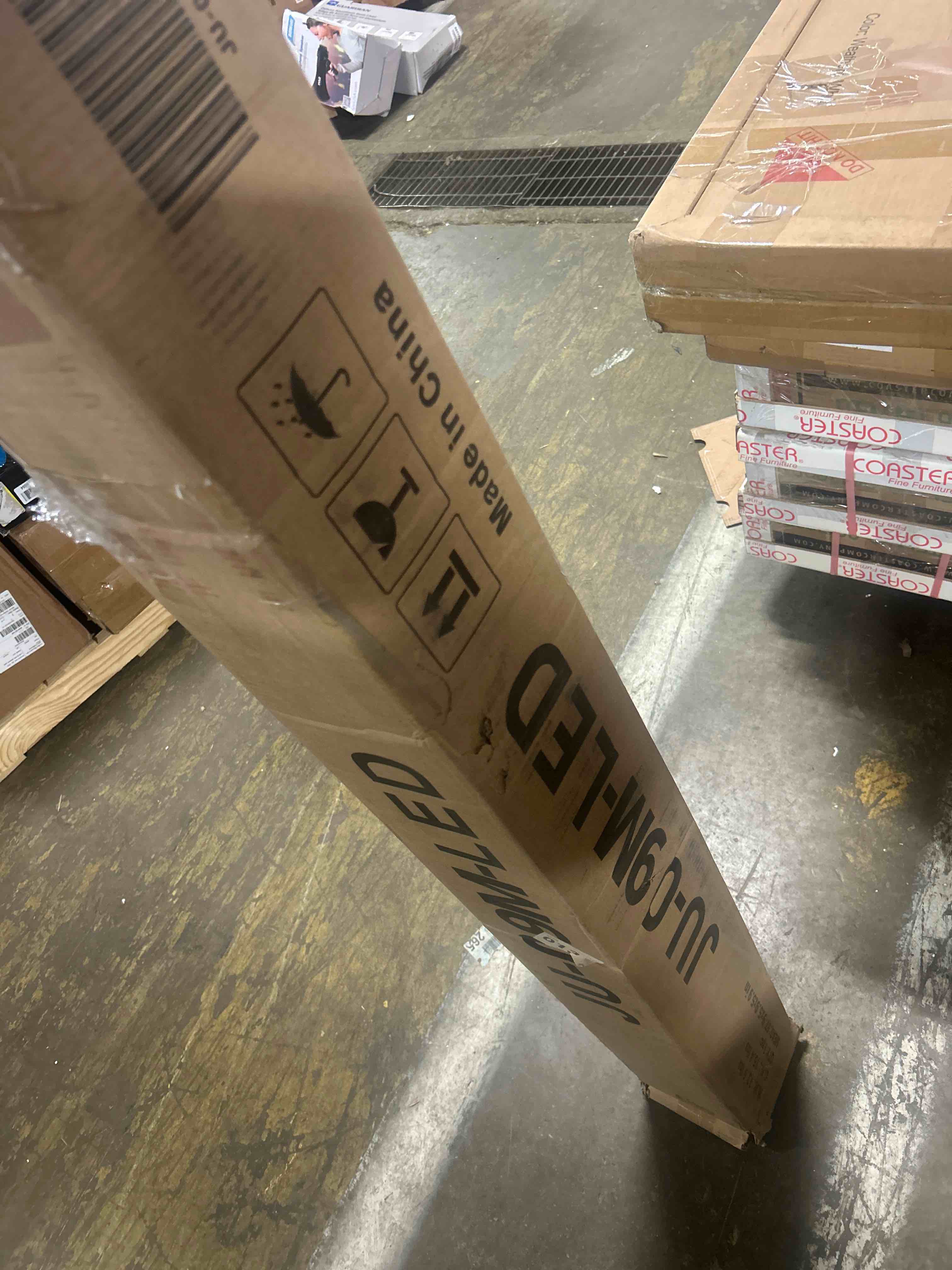 Condition photo showing Good Condition for Arimont & Co 9 Ft Solar Umbrella 32 Led Lighted