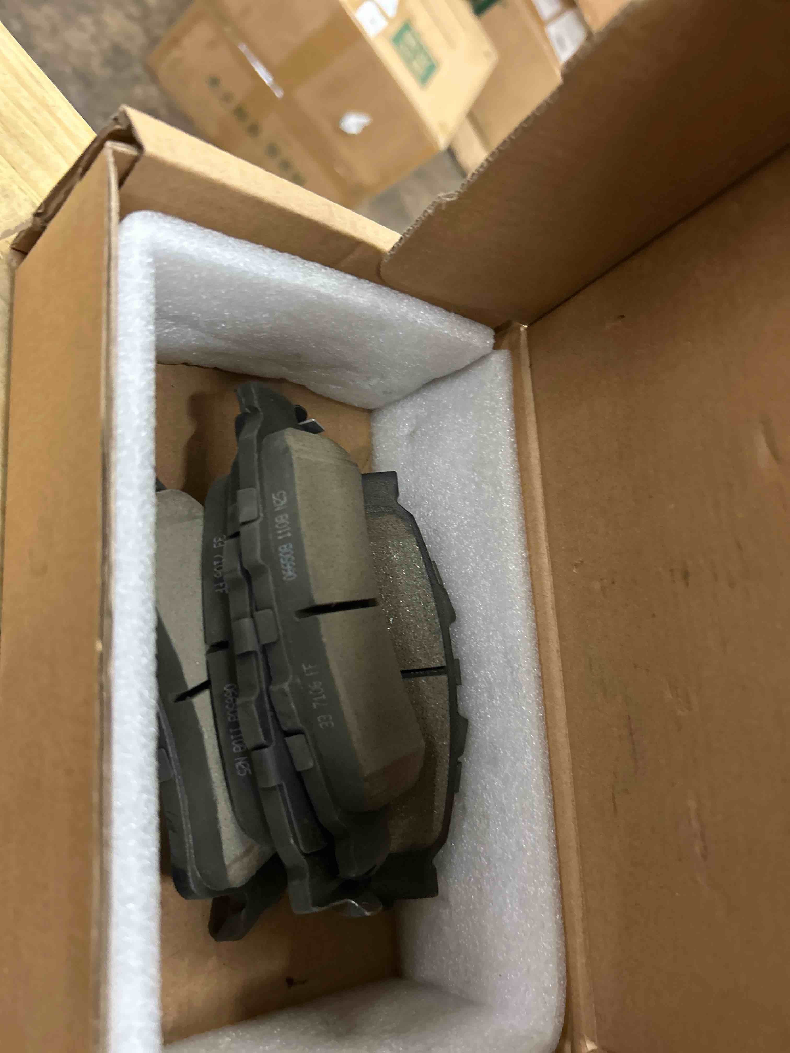 Condition photo showing New/Like New for bendix premium sbc1363 ceramic front brake pads for select cadillac escalade, esv, ext, xts, chevrolet avalanche, cheyenne, express 1500, silverado, suburban, tahoe, gmc savana, sierra classic, yukon