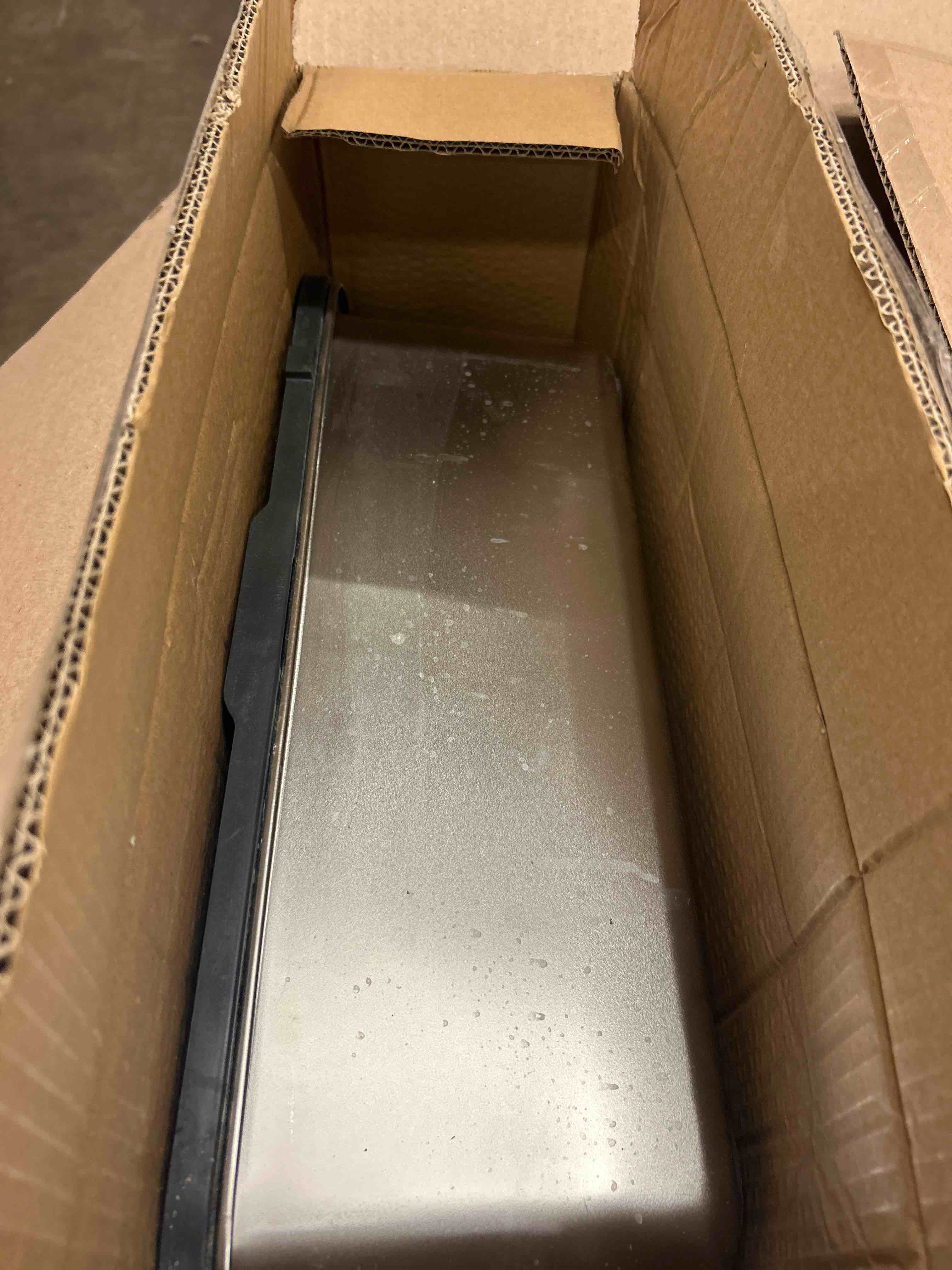 Condition photo showing Good Condition for rizzari stainless steel cat box: black large capacity enclosed litter pan with high walls - non-stick teflon coating & leak-proof drawer - odor control - perfect for bathroom balcony