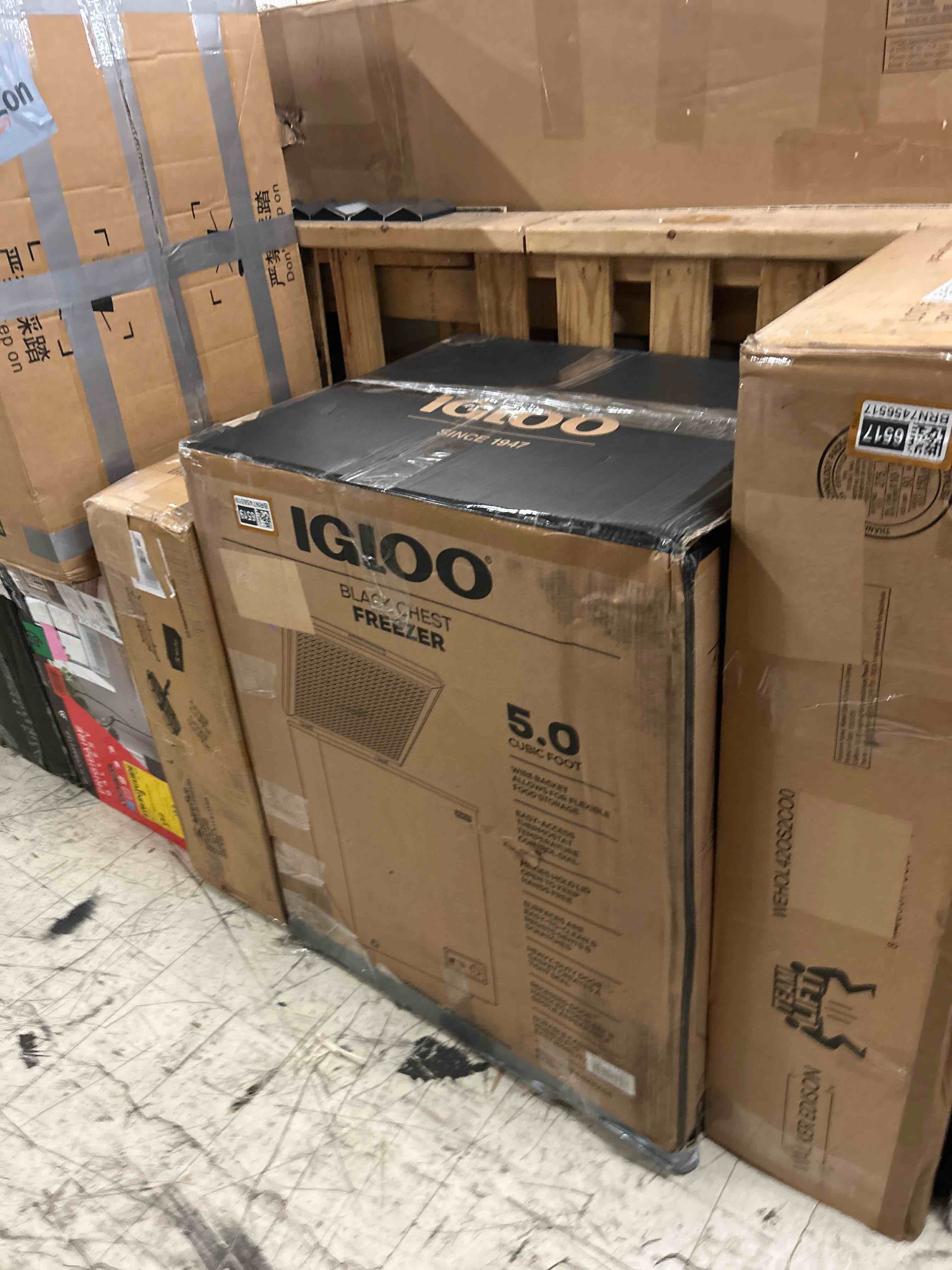 Condition photo showing New/Like New for igloo upright chest freezer, 5.0 cu. ft., black