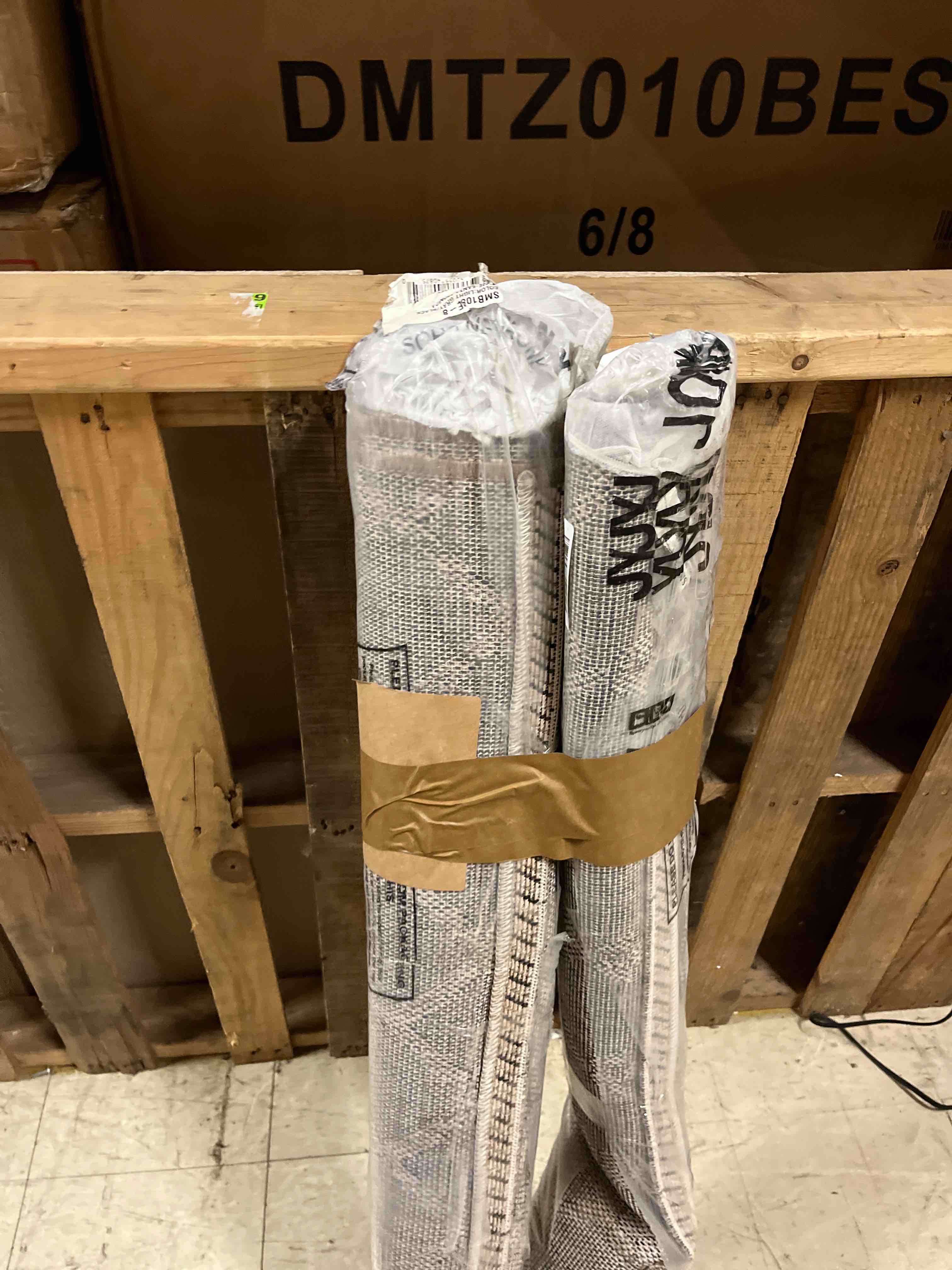 Condition photo showing New/Like New for jonathan y santa monica 8 x 10 ft area rug  ourika moroccan geometric textured weave - light gray/black  smb108e-8