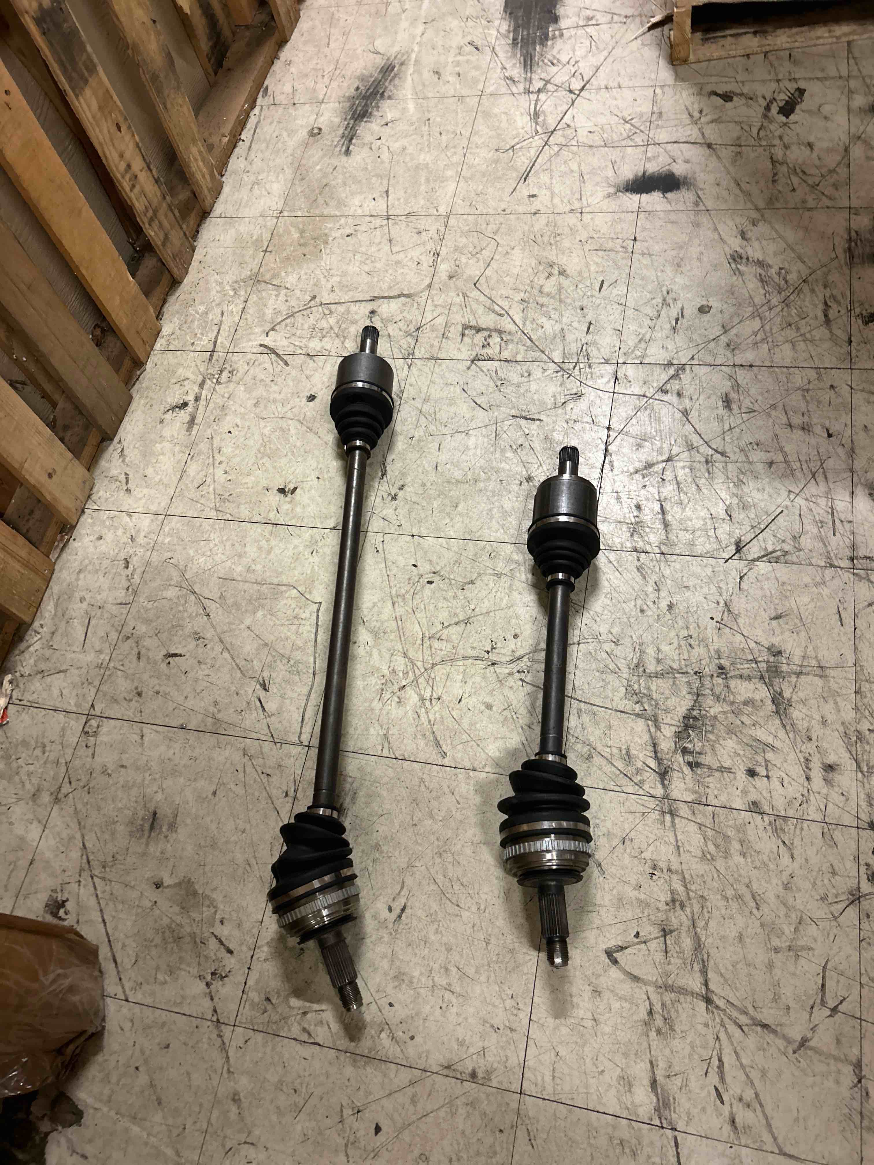 Condition photo showing New/Like New for autoshack front cv axle shaft assemblies for dodge, chrysler & plymouth, grand caravan 1996-2007 town & country 1996-2007 grand voyager 96-00, fwd awd l4 2.4l v6 3.0l 3.3l 3.8l, left and right, pair