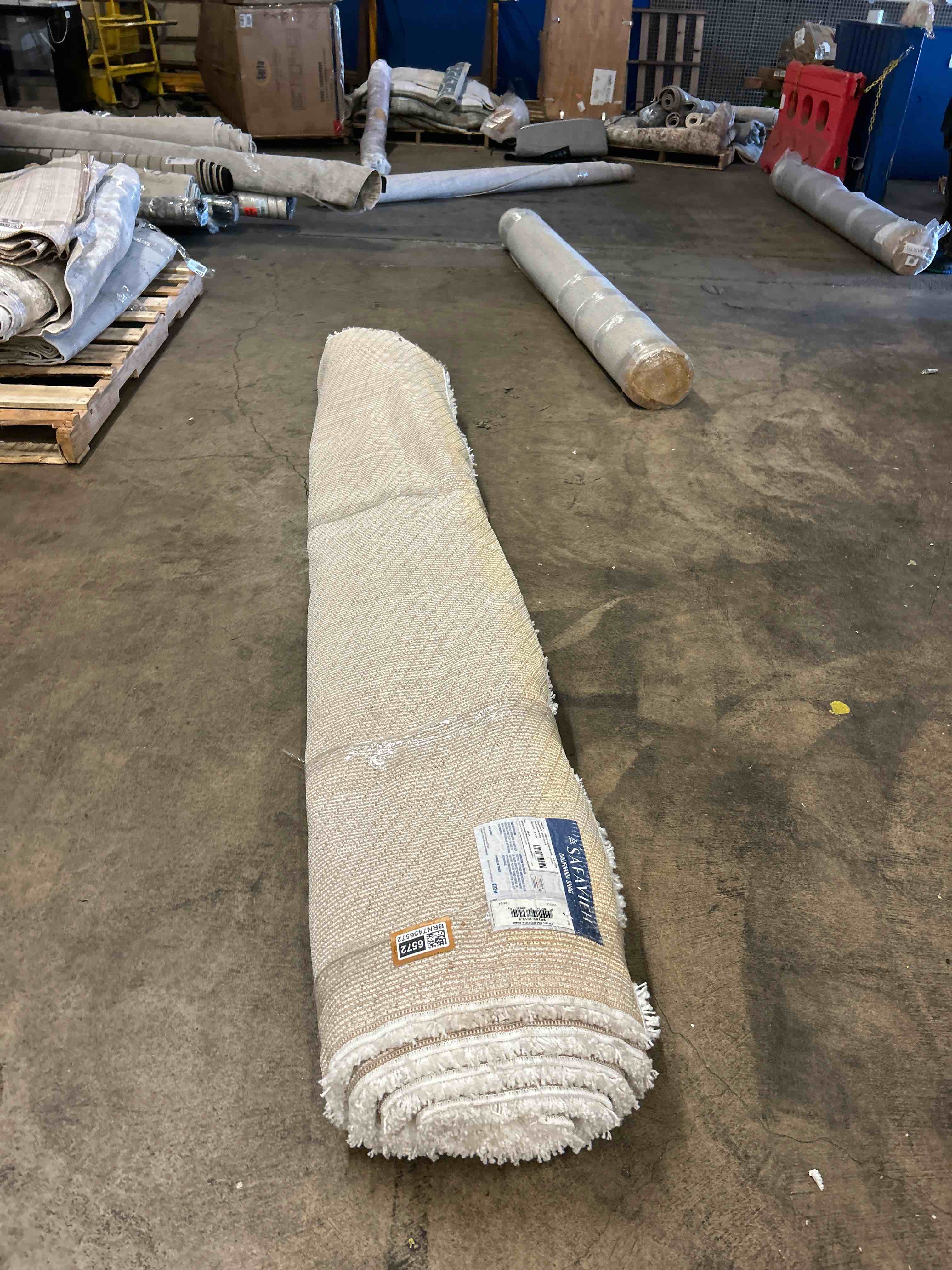 Condition photo showing New/Like New for safavieh california plush solid shag area rug  white  8  x 10  - large - modern design  white  non-shedding & easy cleaning  ultra plush thick pile  ideal for living room  bedroom